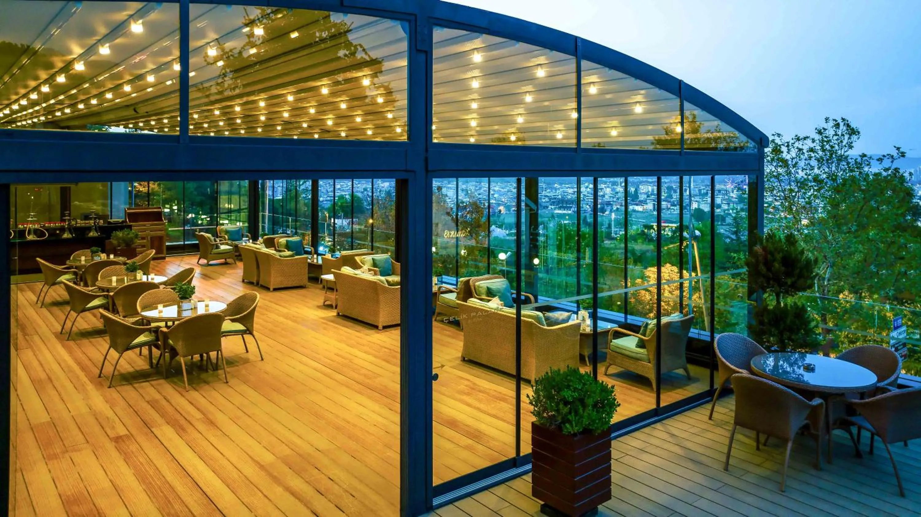 Restaurant/places to eat in Hotel Çelik Palas Convention Center & Thermal SPA