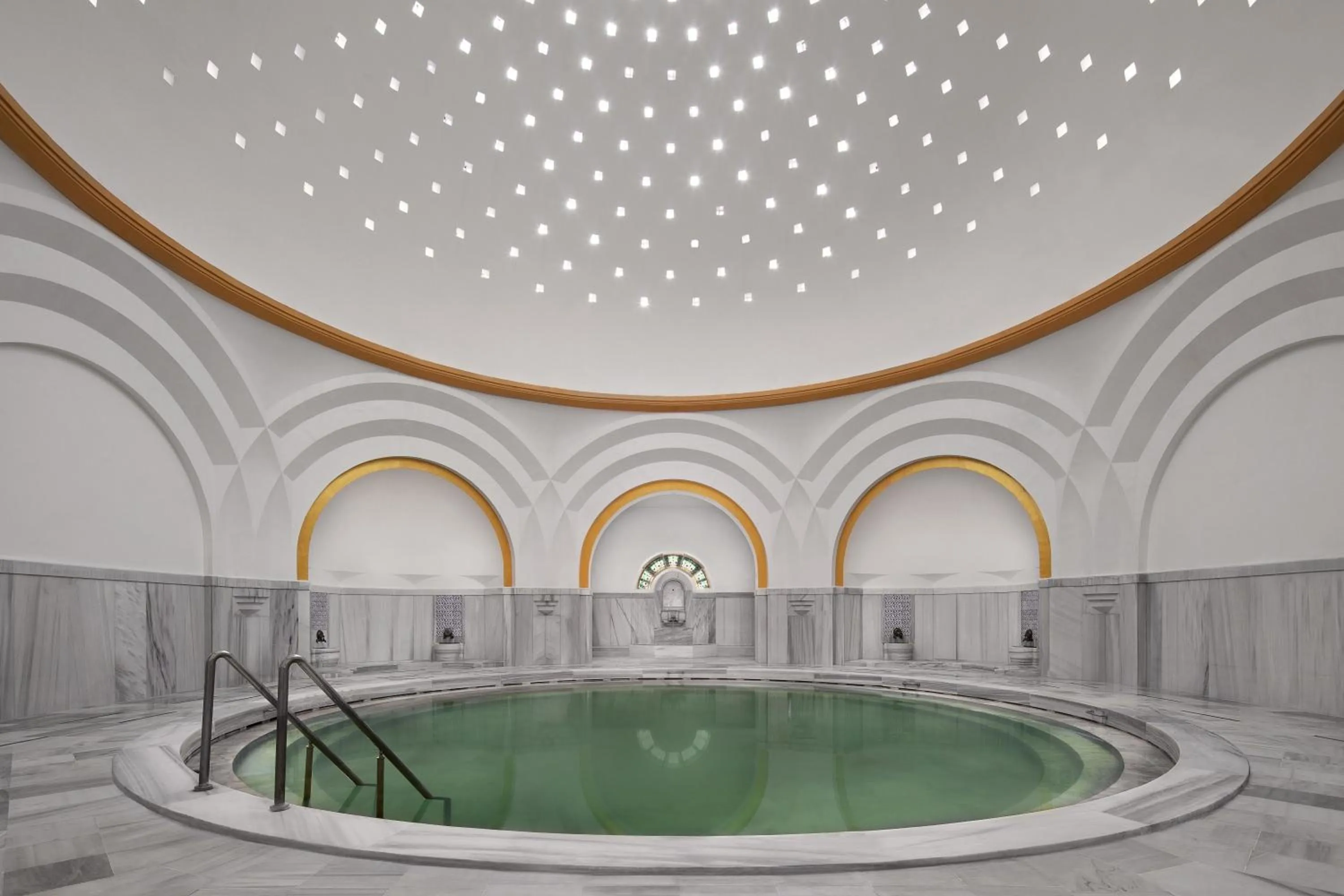 Property building in Hotel Çelik Palas Convention Center & Thermal SPA