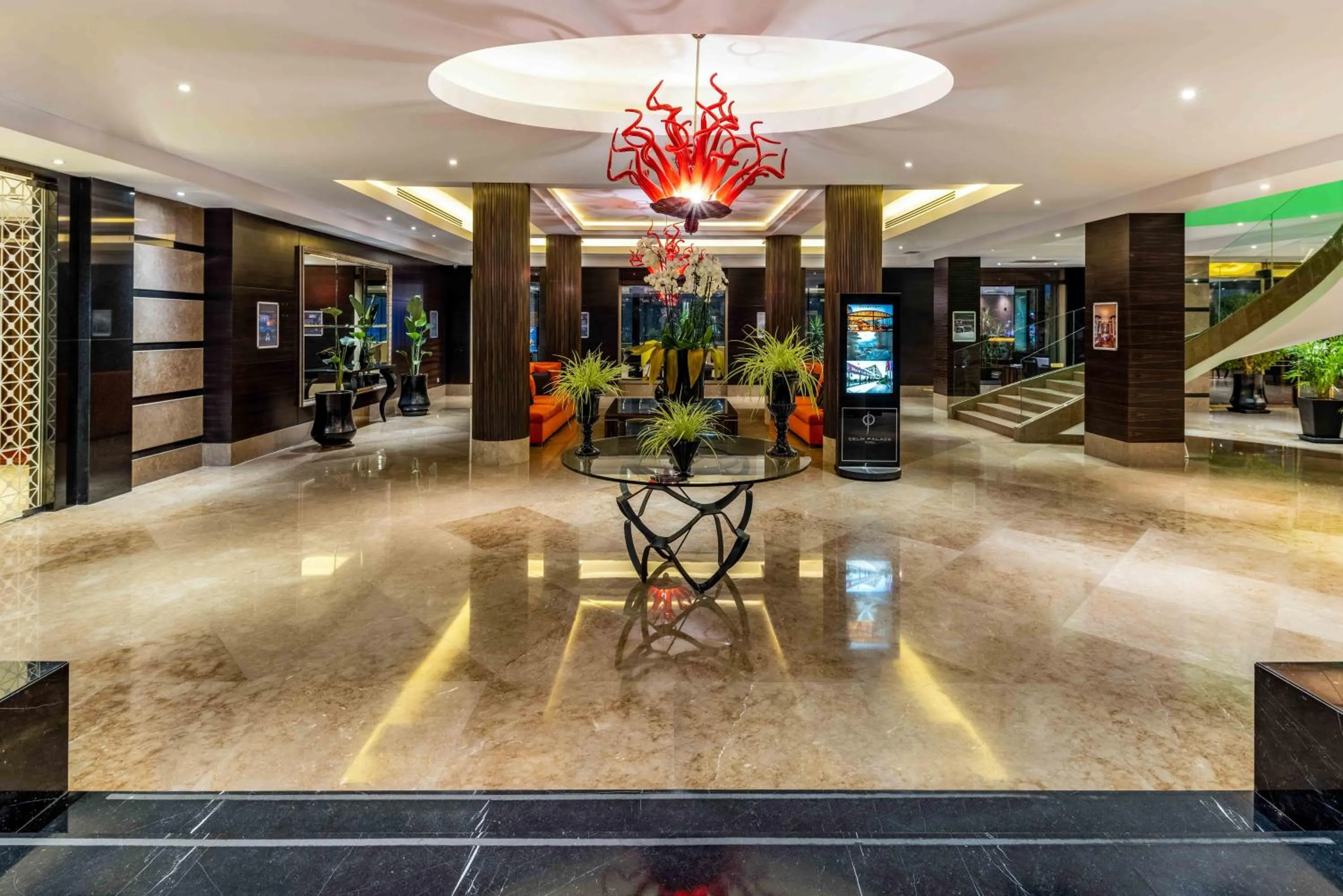 Lobby or reception in Hotel Çelik Palas Convention Center & Thermal SPA