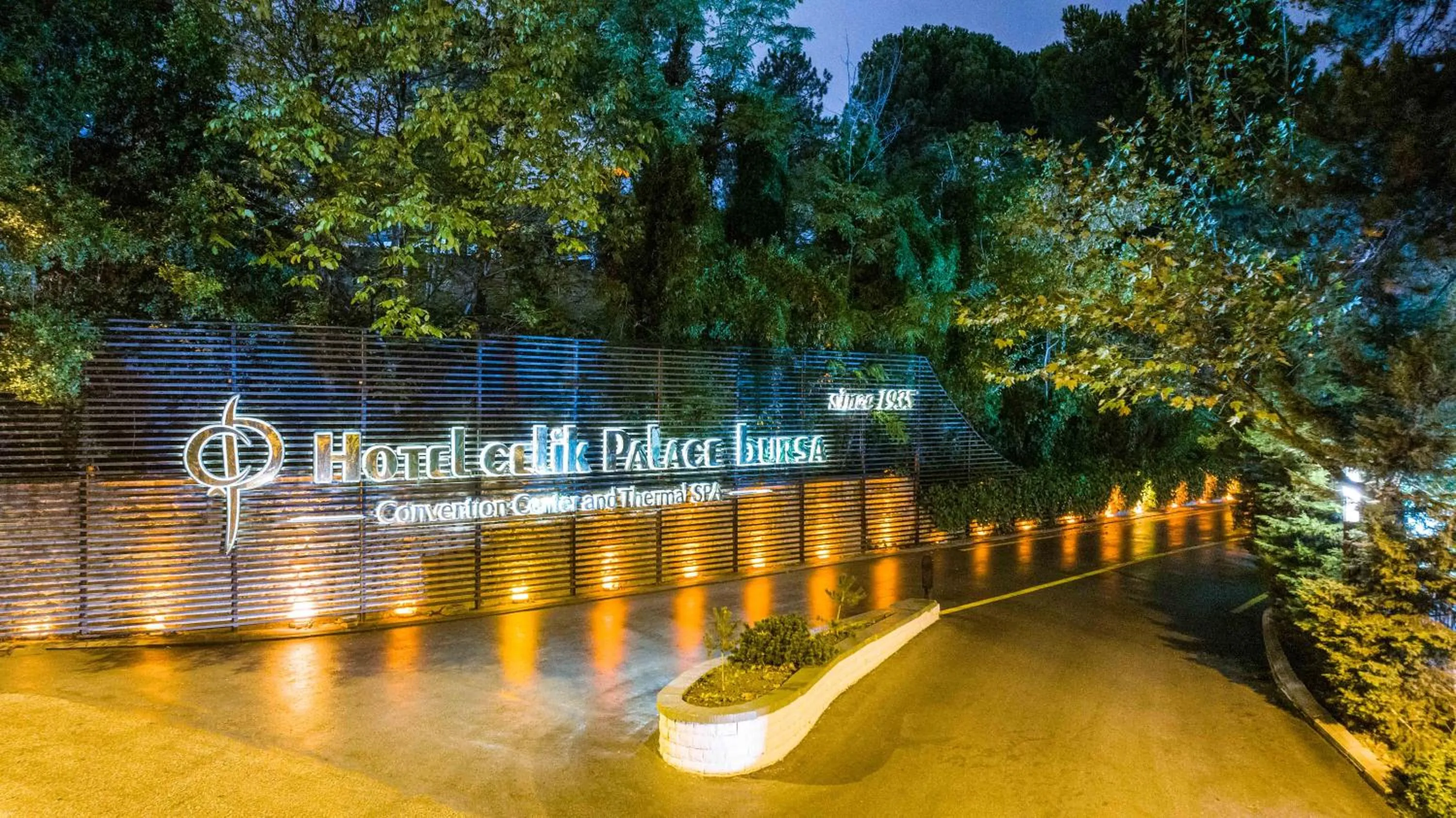 Property building in Hotel Çelik Palas Convention Center & Thermal SPA