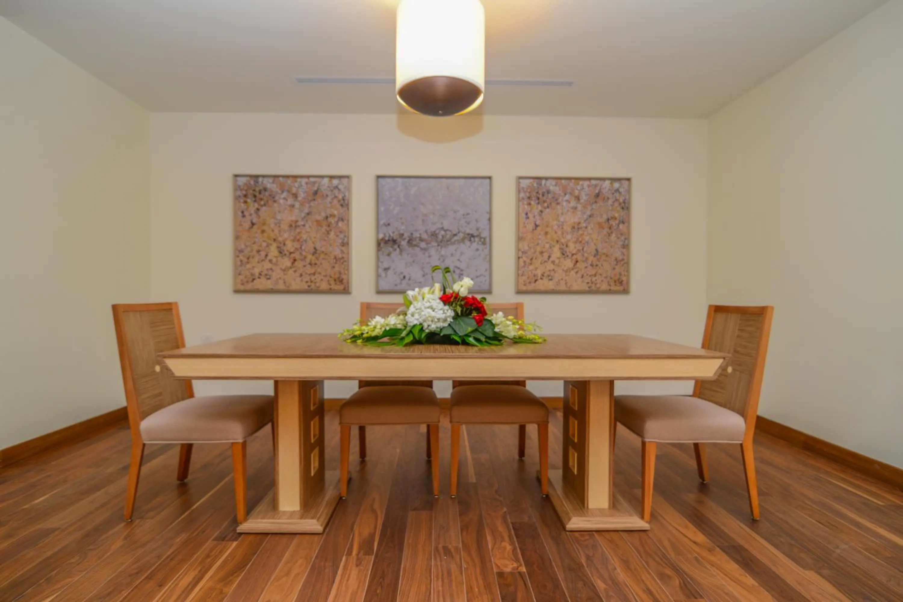 Dining area in Golden Tulip Dammam Corniche Hotel
