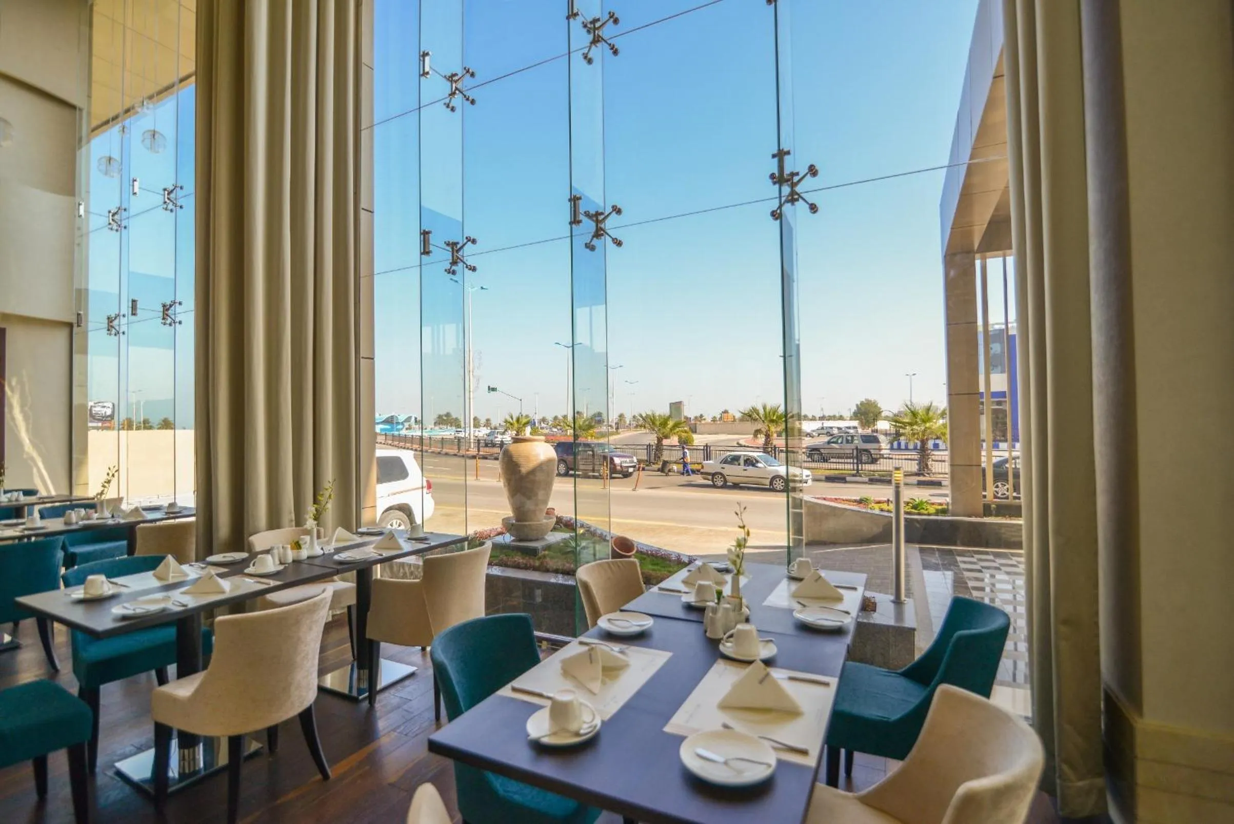Restaurant/places to eat in Golden Tulip Dammam Corniche Hotel