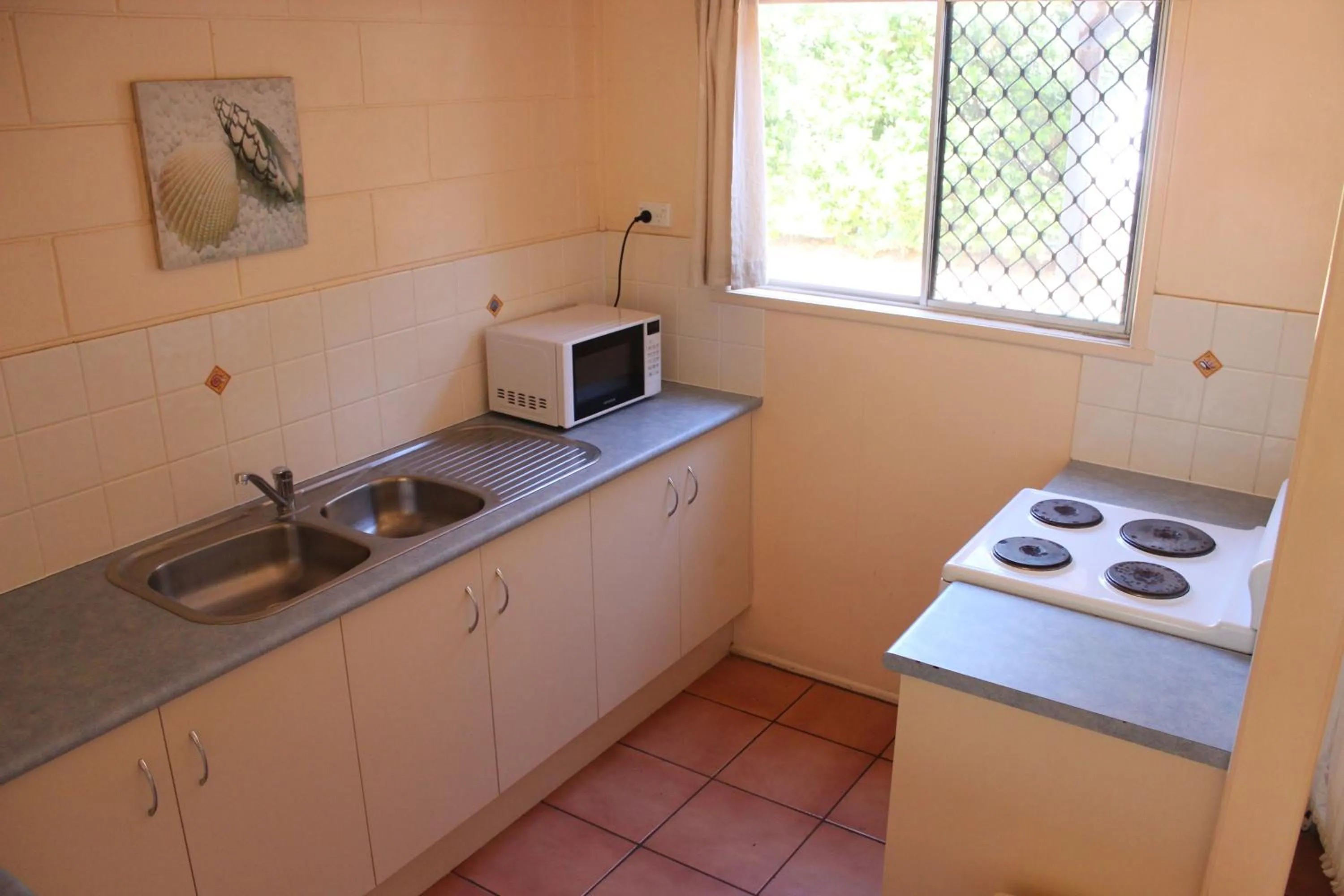 Off site in Pippies Beachhouse Backpackers