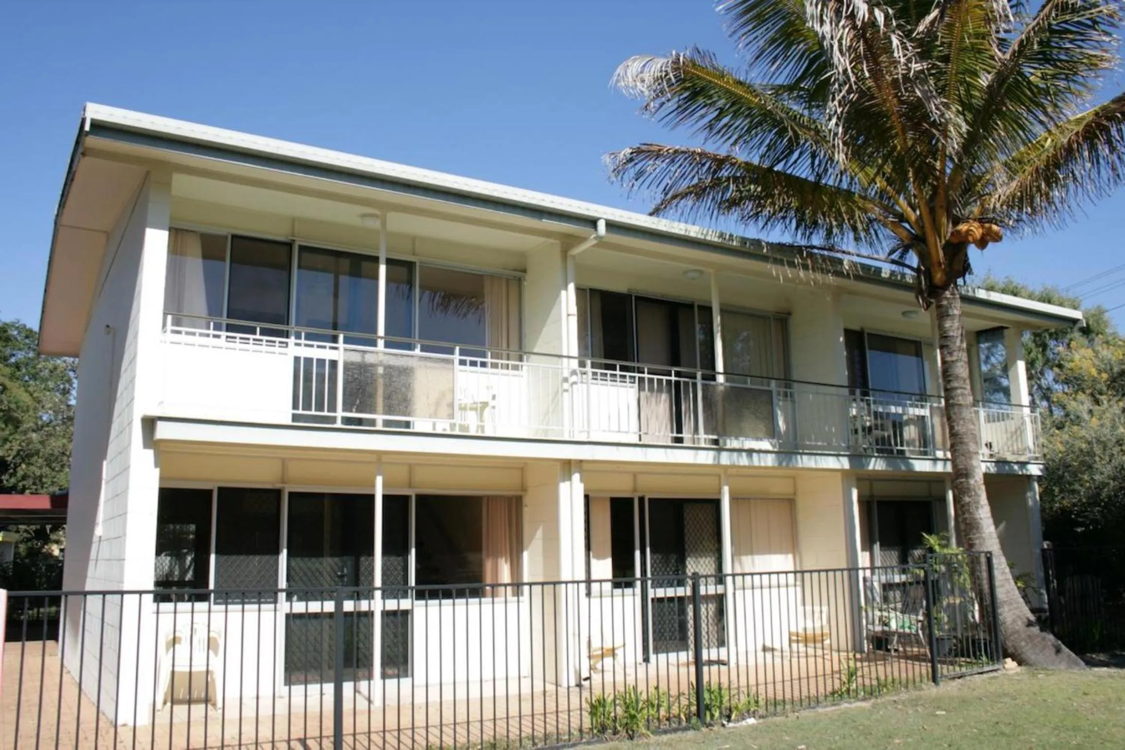 Property building in Pippies Beachhouse Backpackers