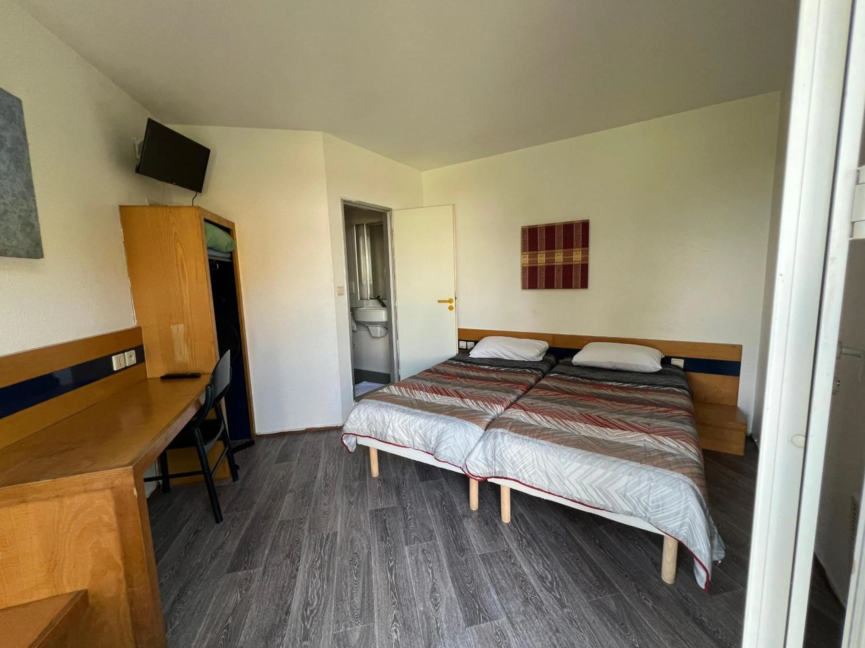 TV and multimedia, Bed in Hotel Charme En Maconnais Fasthotel Macon Nord