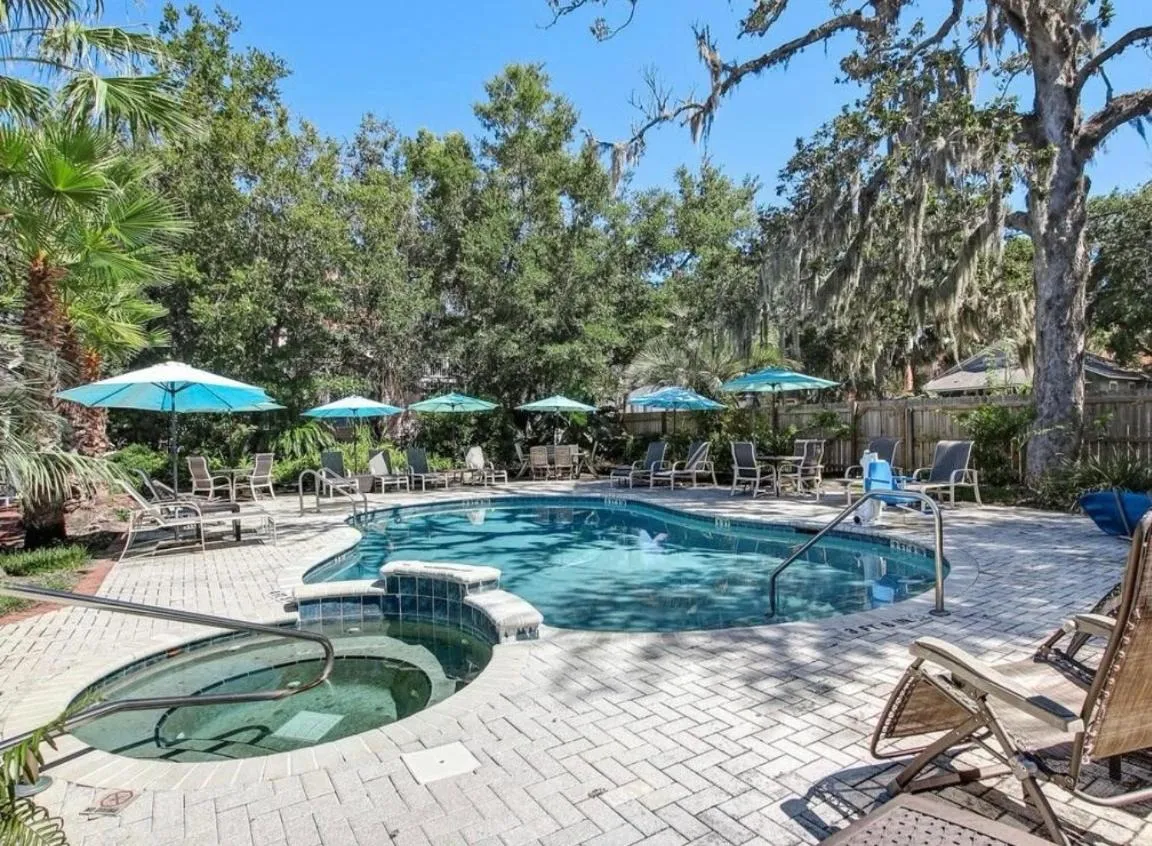 Swimming pool in Hoyt House Luxury Bed & Breakfast