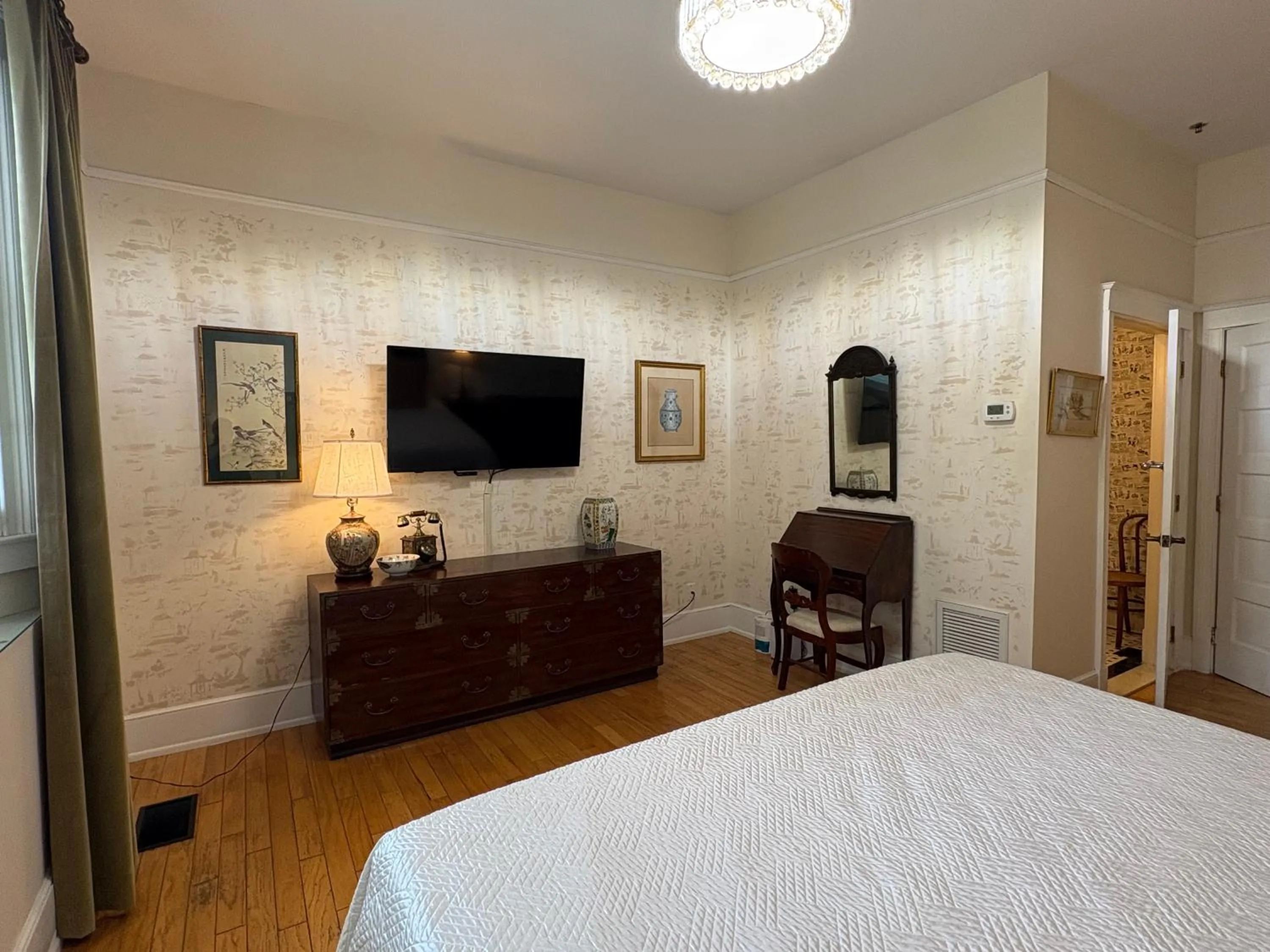 Bed in Hoyt House Luxury Bed & Breakfast