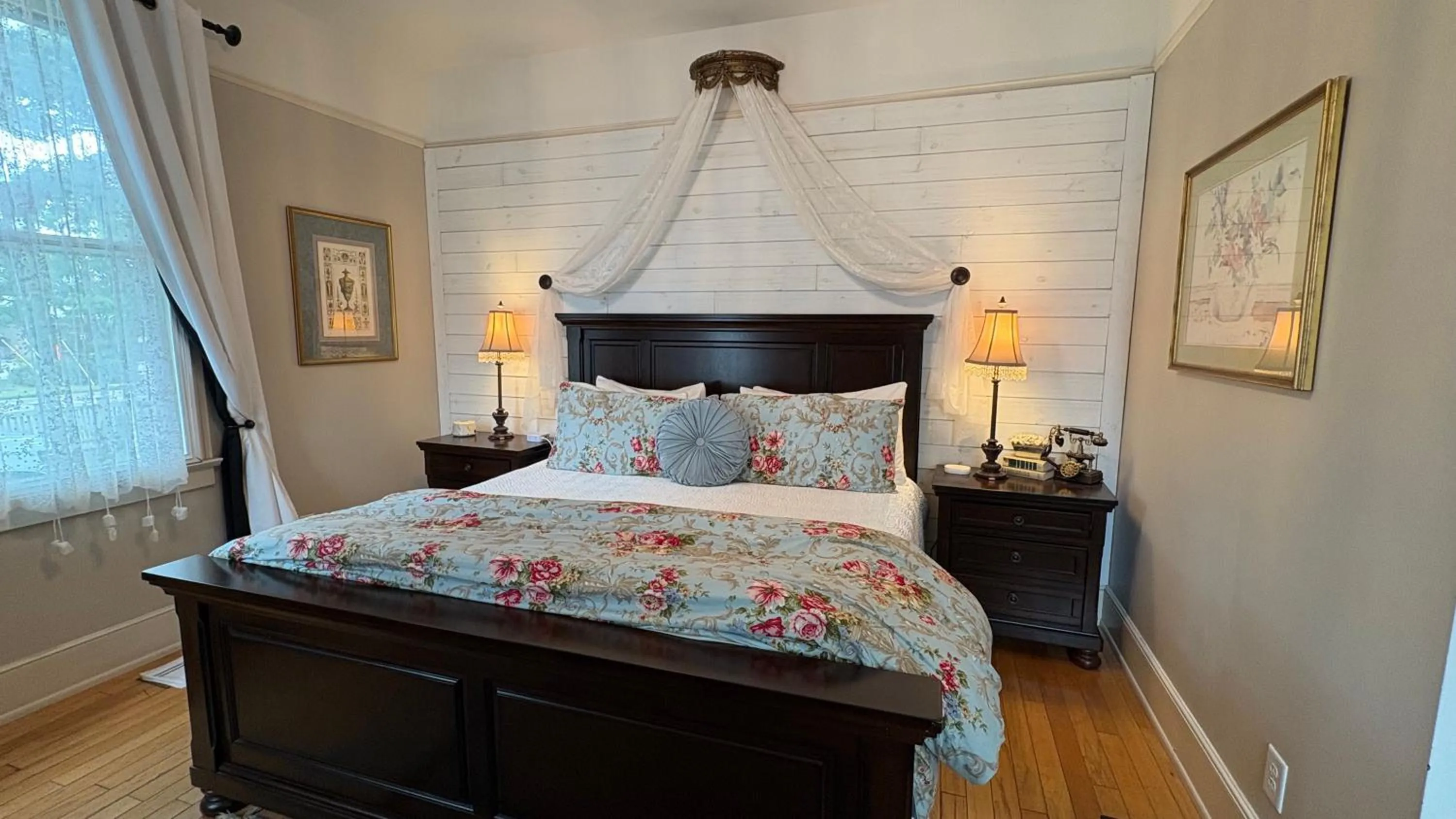 Bedroom, Bed in Hoyt House Luxury Bed & Breakfast