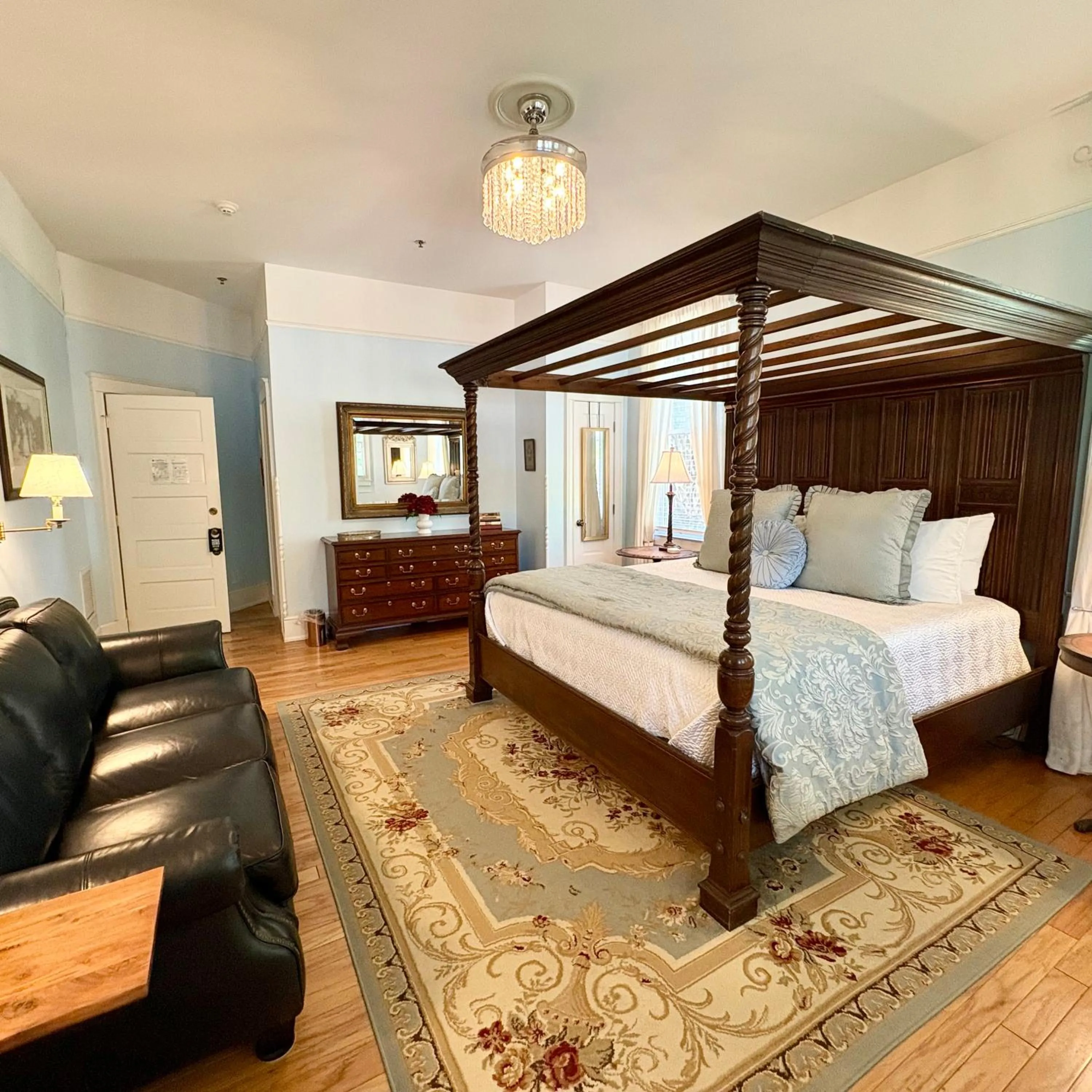 Photo of the whole room, Bed in Hoyt House Luxury Bed & Breakfast