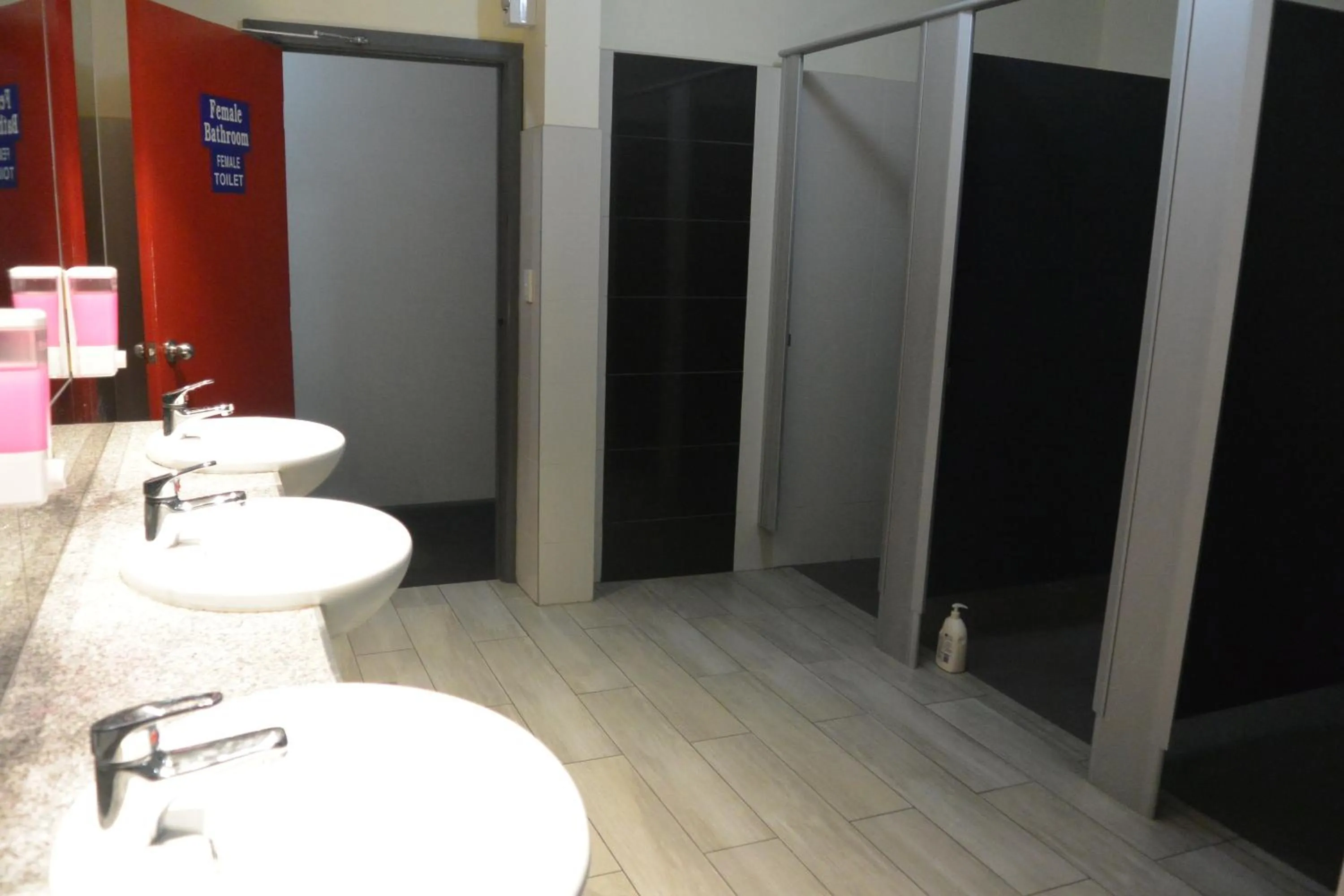 Bathroom in Elizabeth Hostel