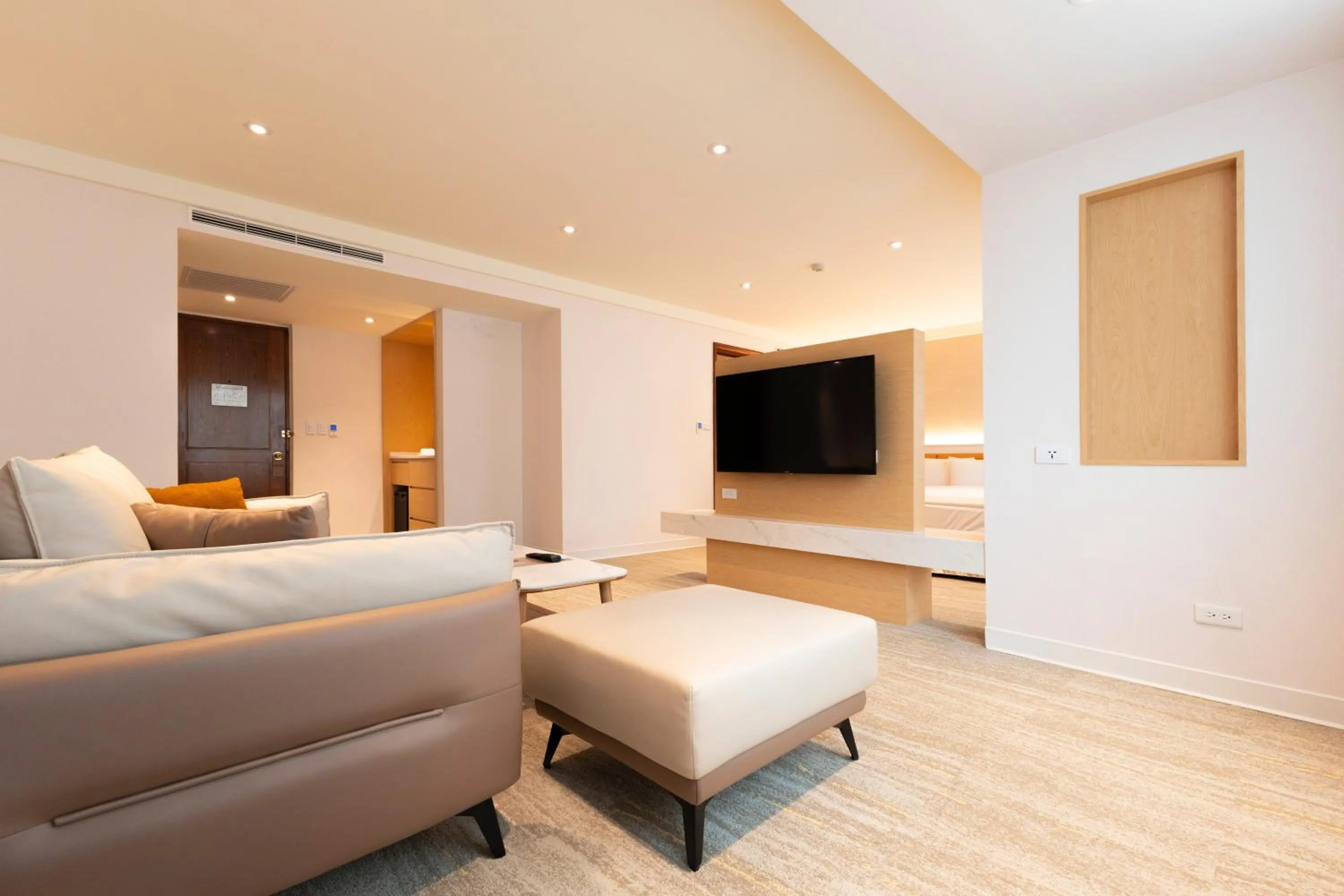 Photo of the whole room in Hotel Tainan