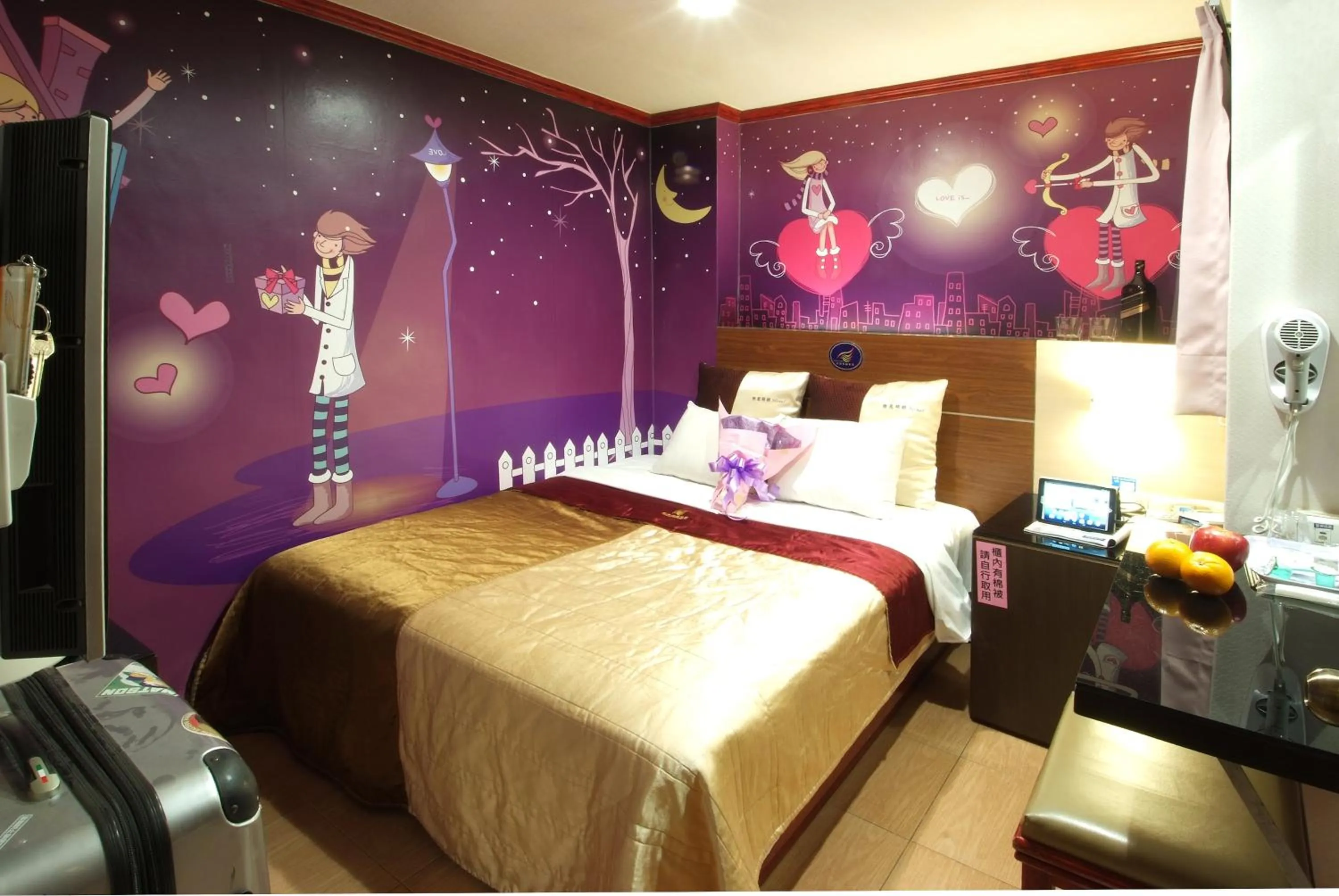 Bed in Golden Swallow Hotel