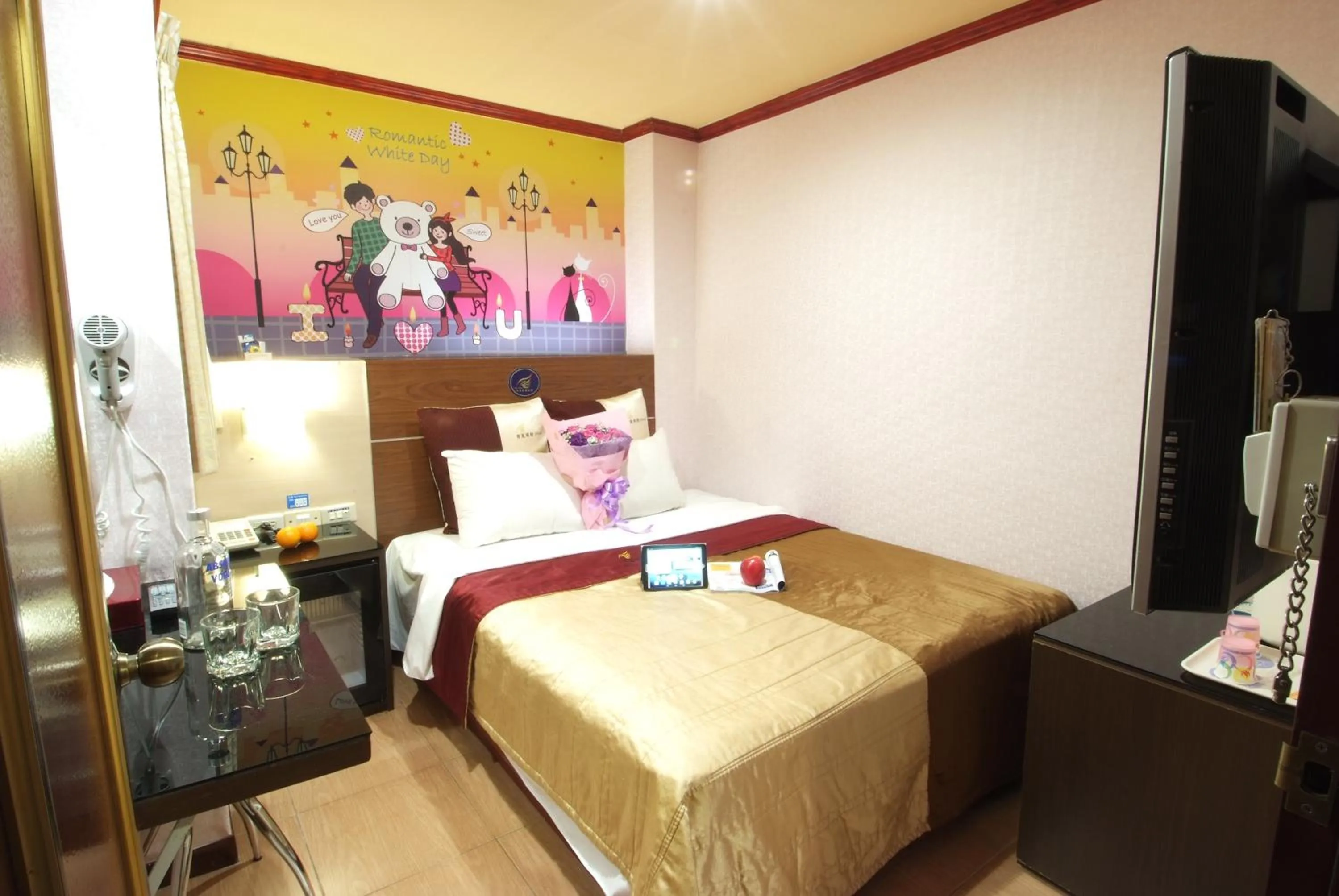 Bed in Golden Swallow Hotel