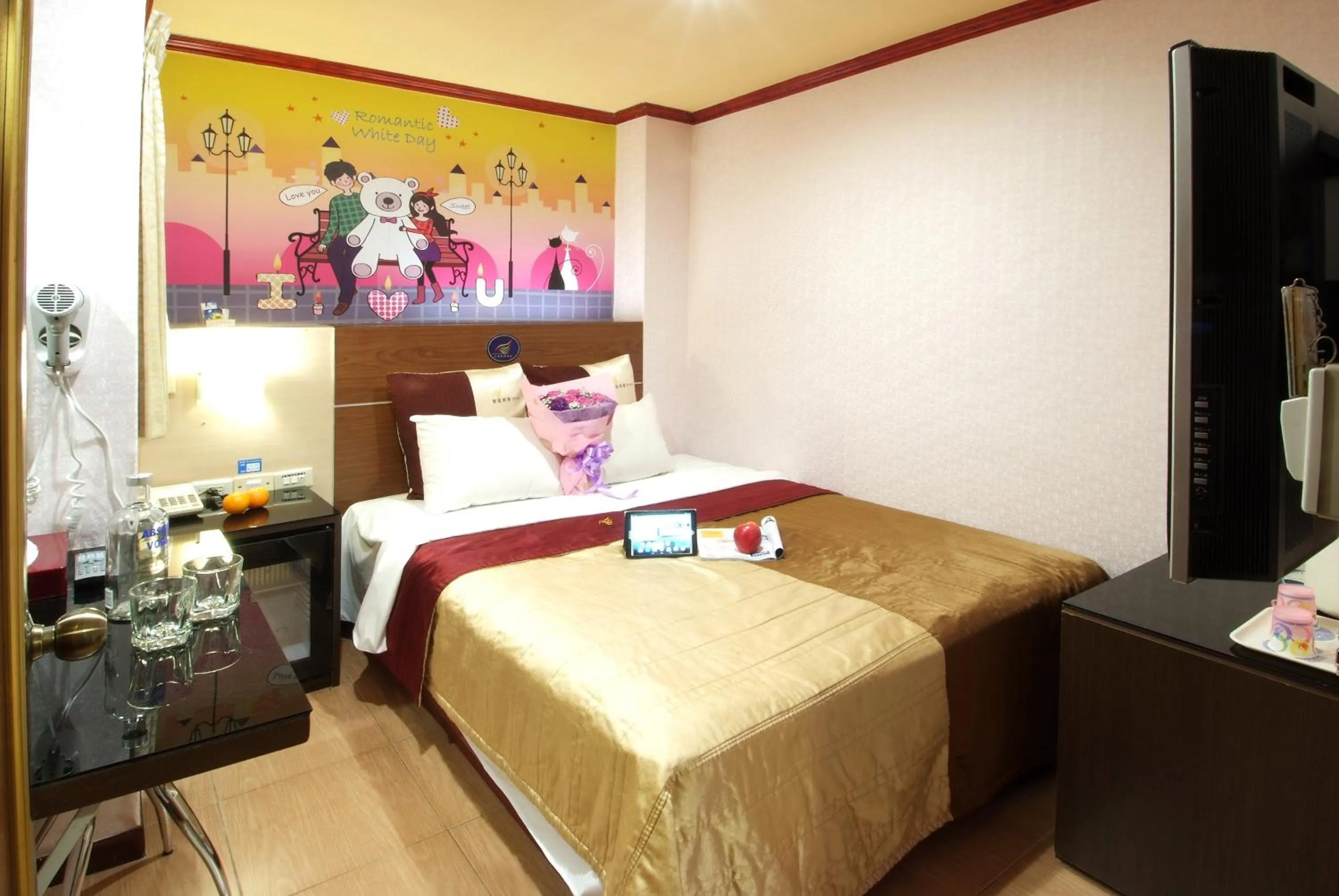 Bed in Golden Swallow Hotel