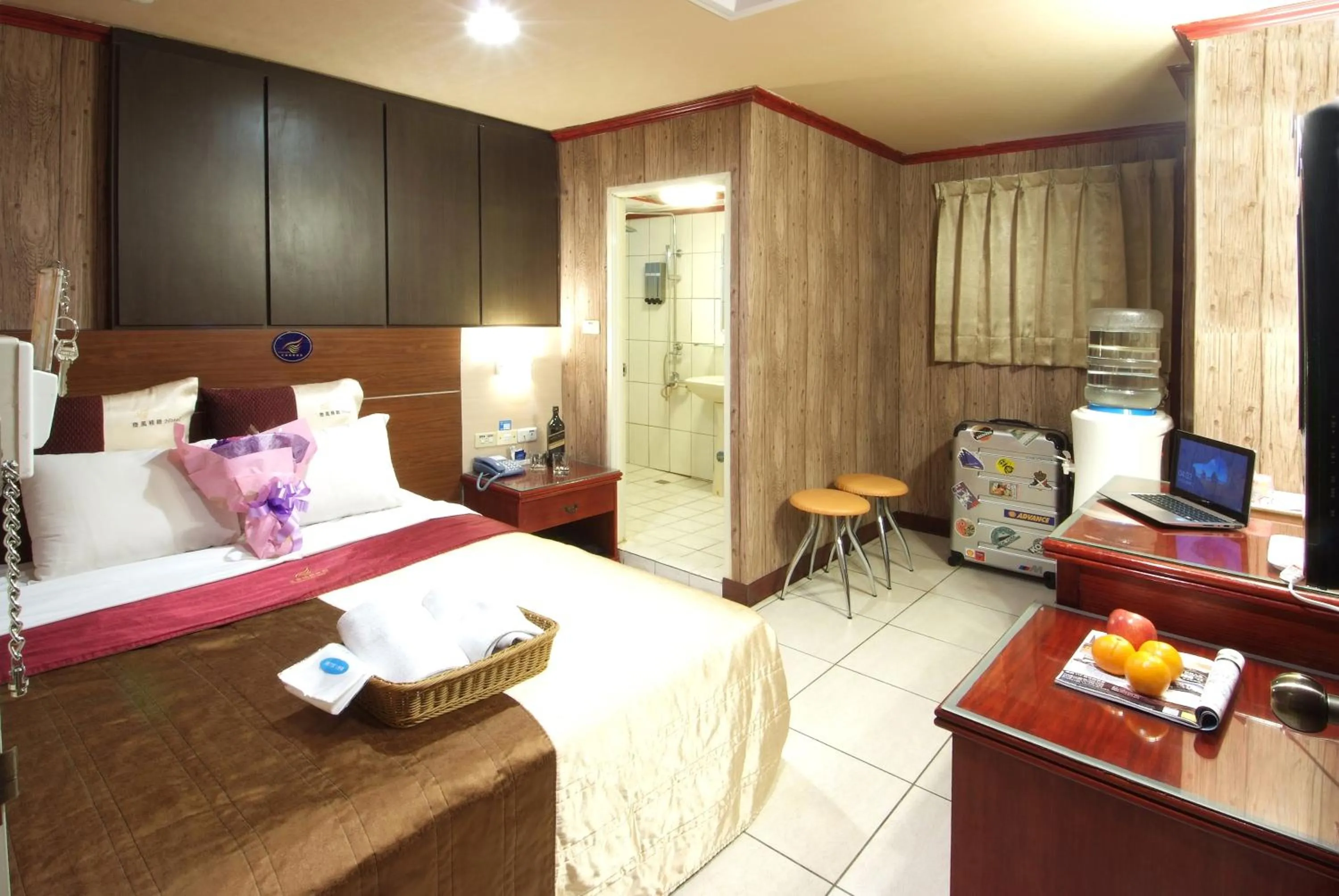 Bed in Golden Swallow Hotel