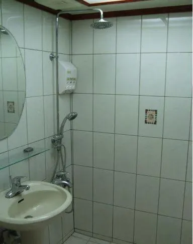 Bathroom in Golden Swallow Hotel