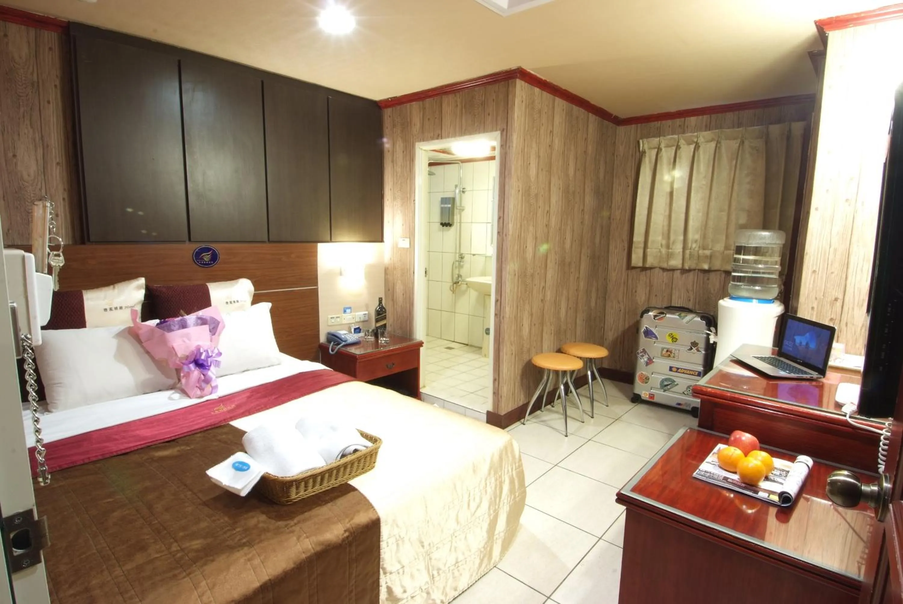 Bed in Golden Swallow Hotel