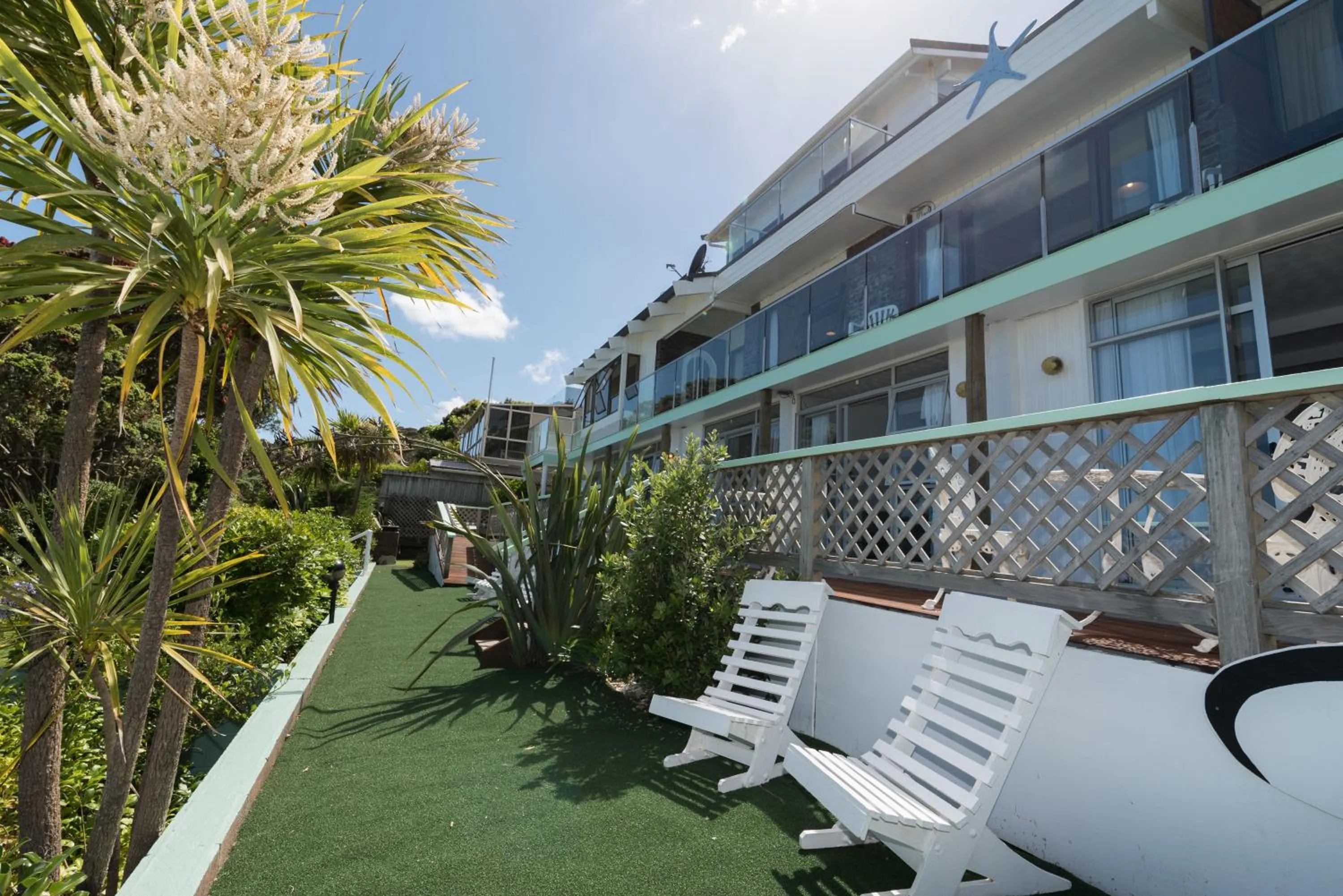 Garden view in San Marino Motor Lodge Absolute Beachfront