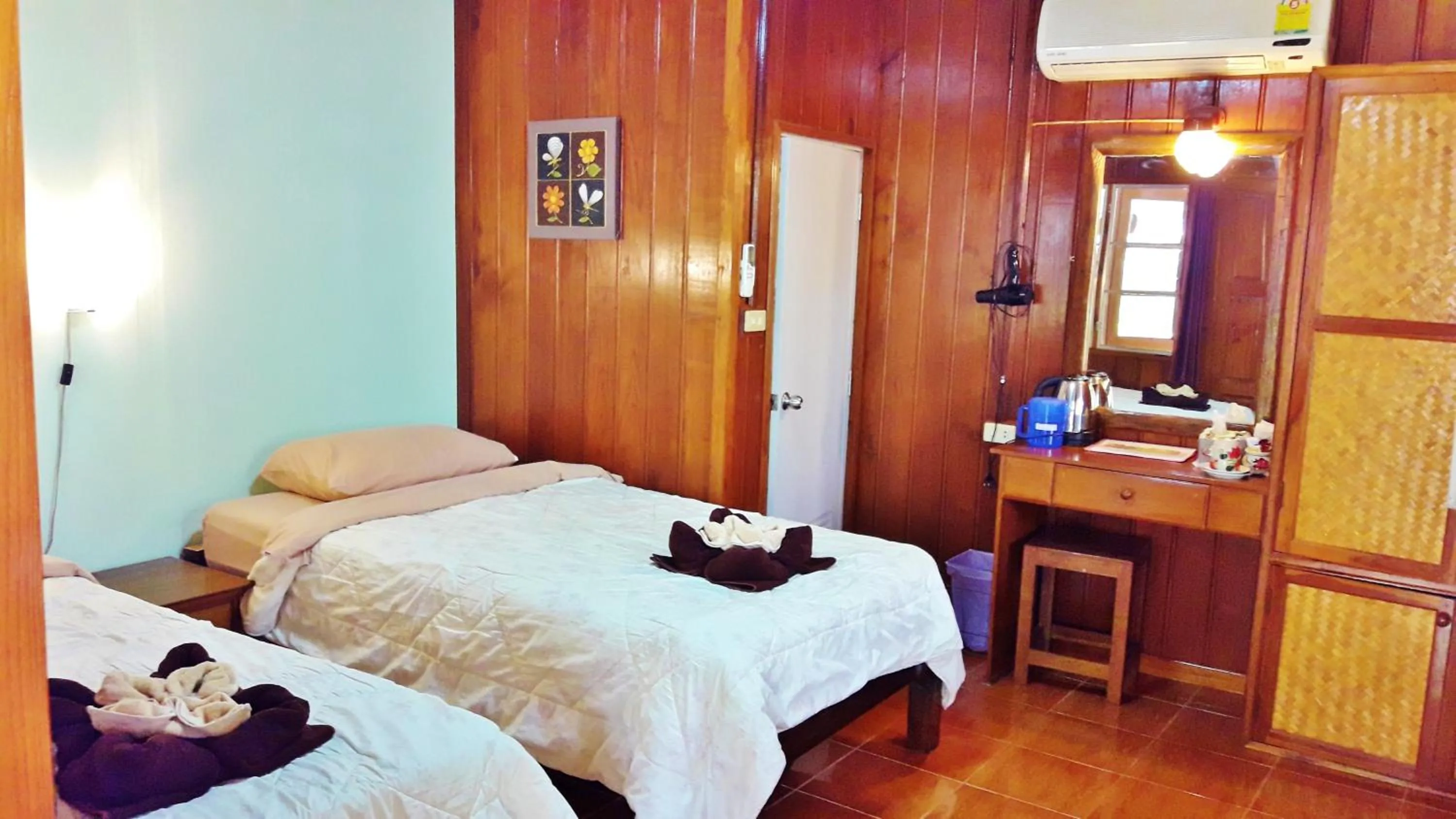 Photo of the whole room, Bed in Huan Chiang Dao Resort