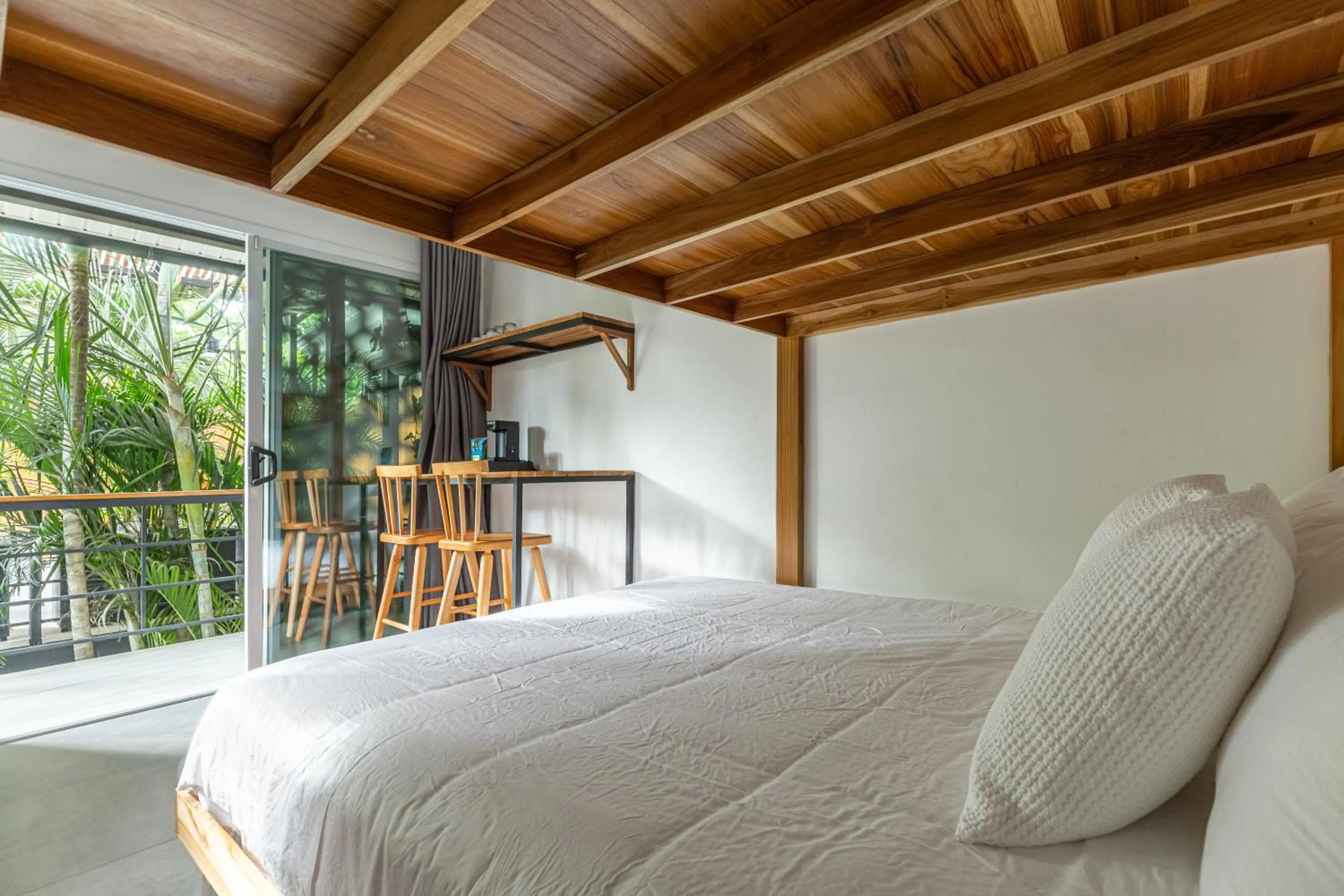 Bed in Ventura Santa Teresa