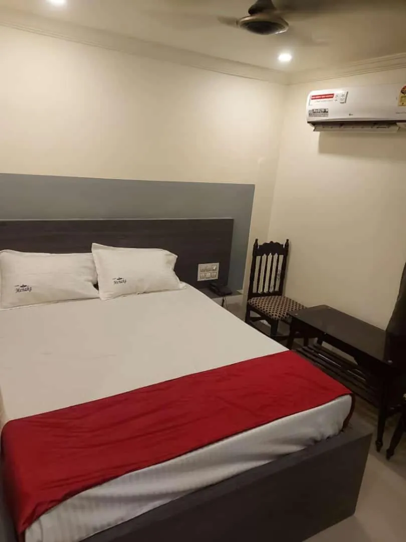 Bed in Hotel Menaka