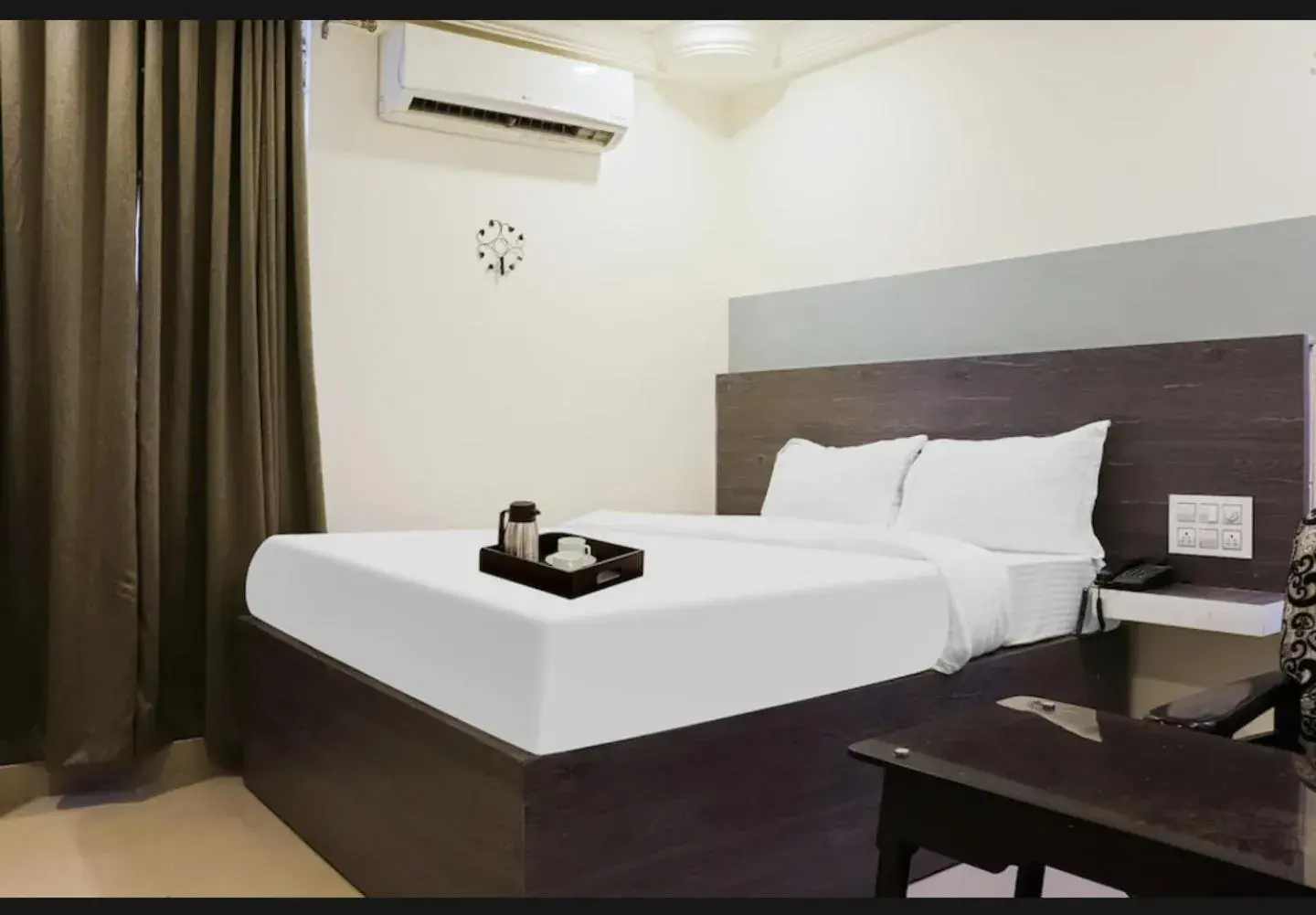 Superior Double Room - single occupancy in Hotel Menaka Superior Double Room - single occupancy in Hotel Menaka