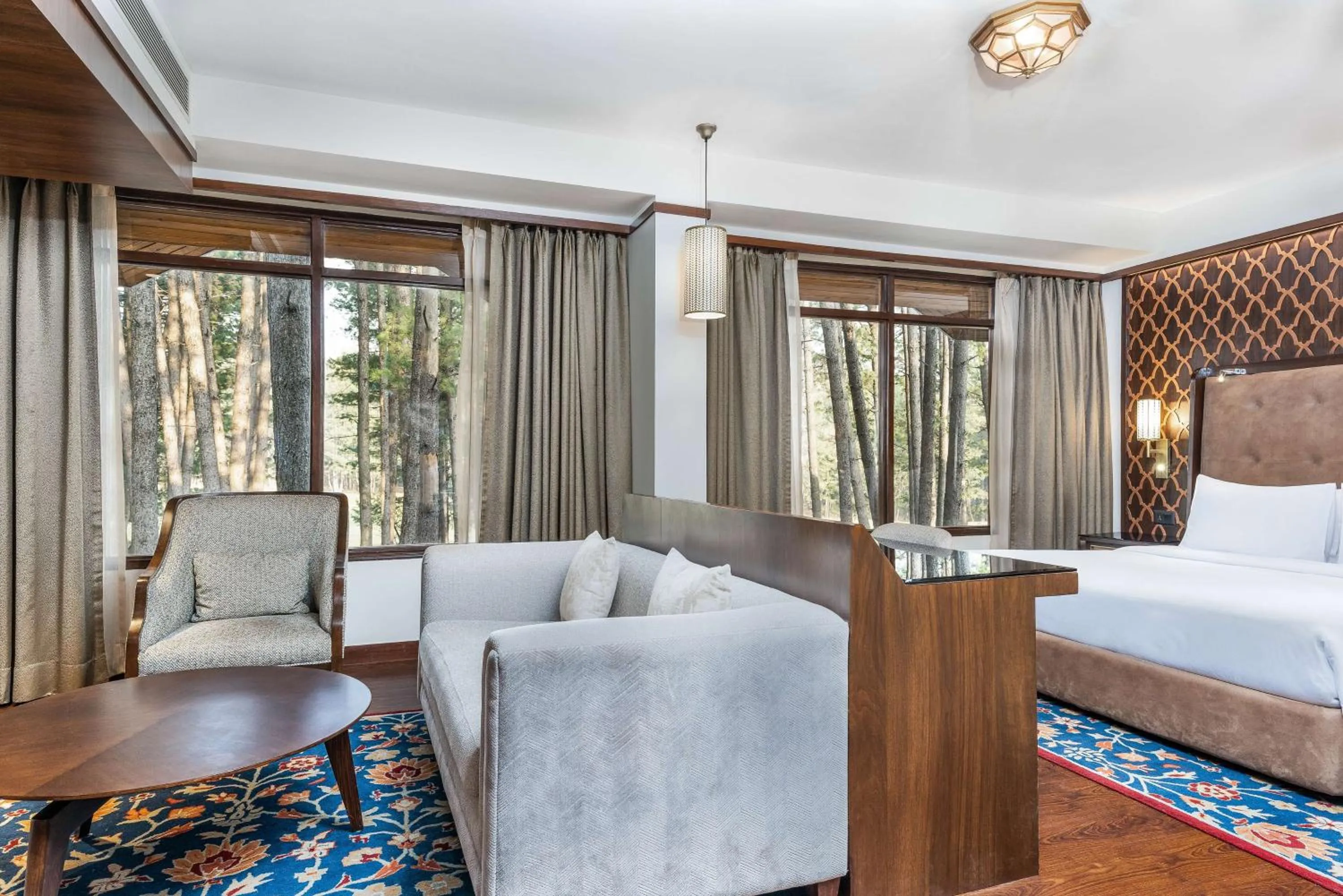 Photo of the whole room, Bed in Radisson Golf Resort Pahalgam