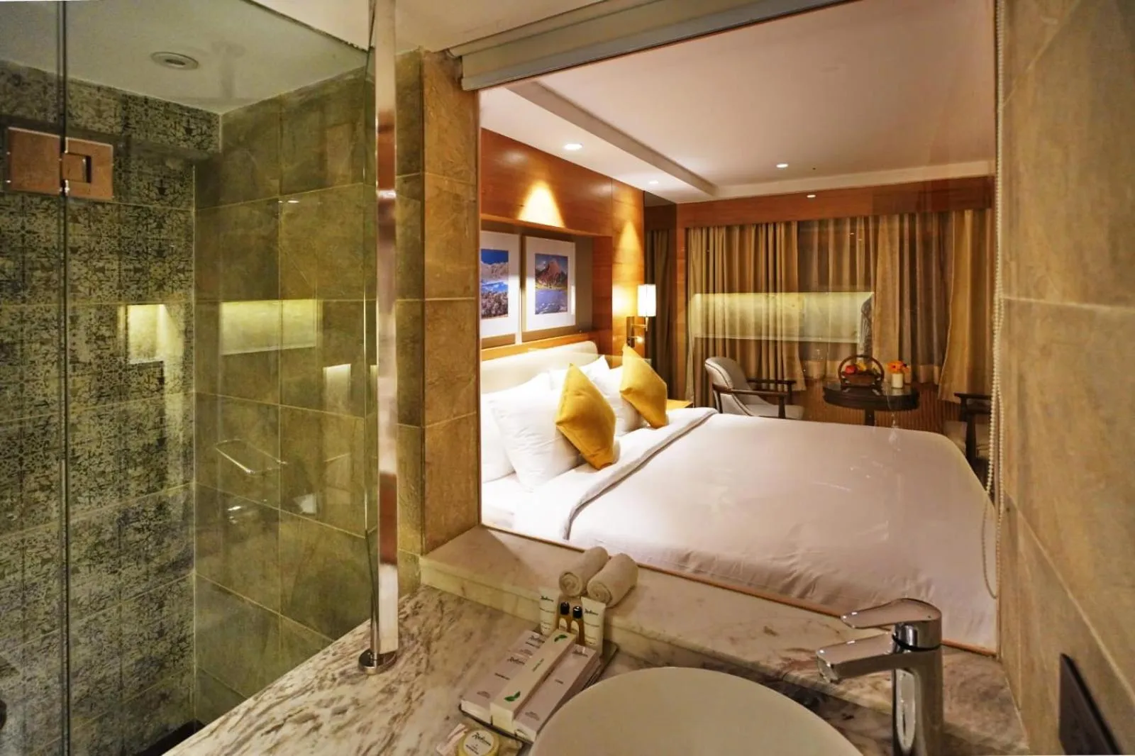 Bathroom, Bed in Radisson Golf Resort Pahalgam