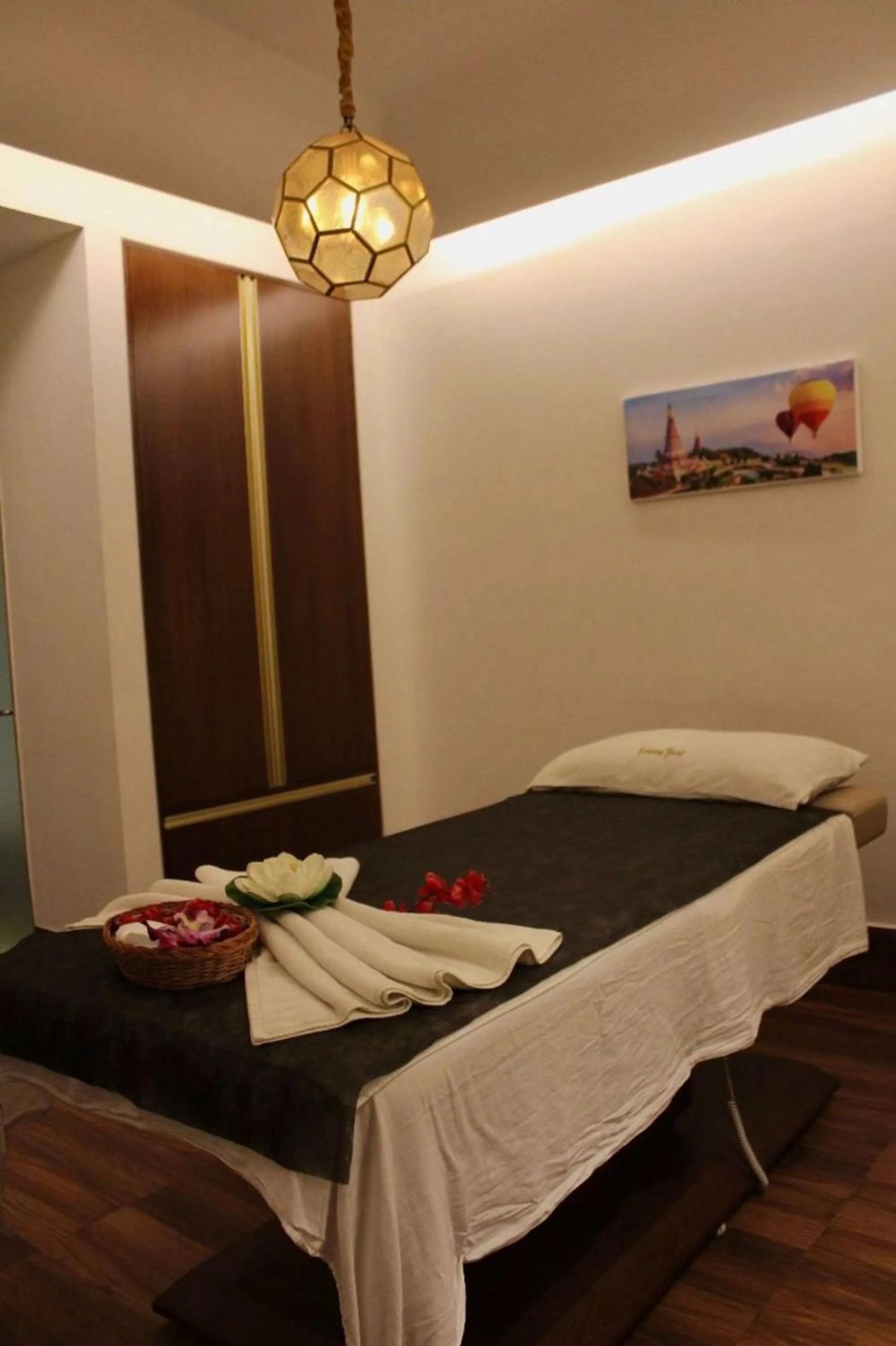 Spa and wellness centre/facilities, Bed in Radisson Golf Resort Pahalgam