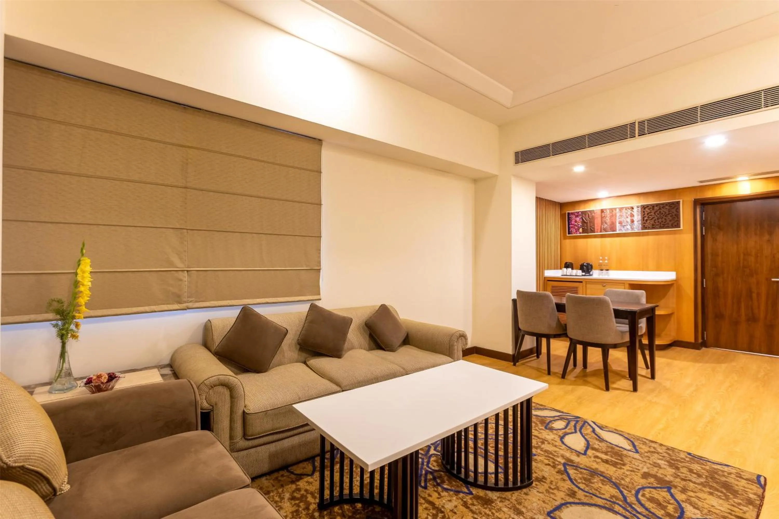 Bedroom in Radisson Srinagar