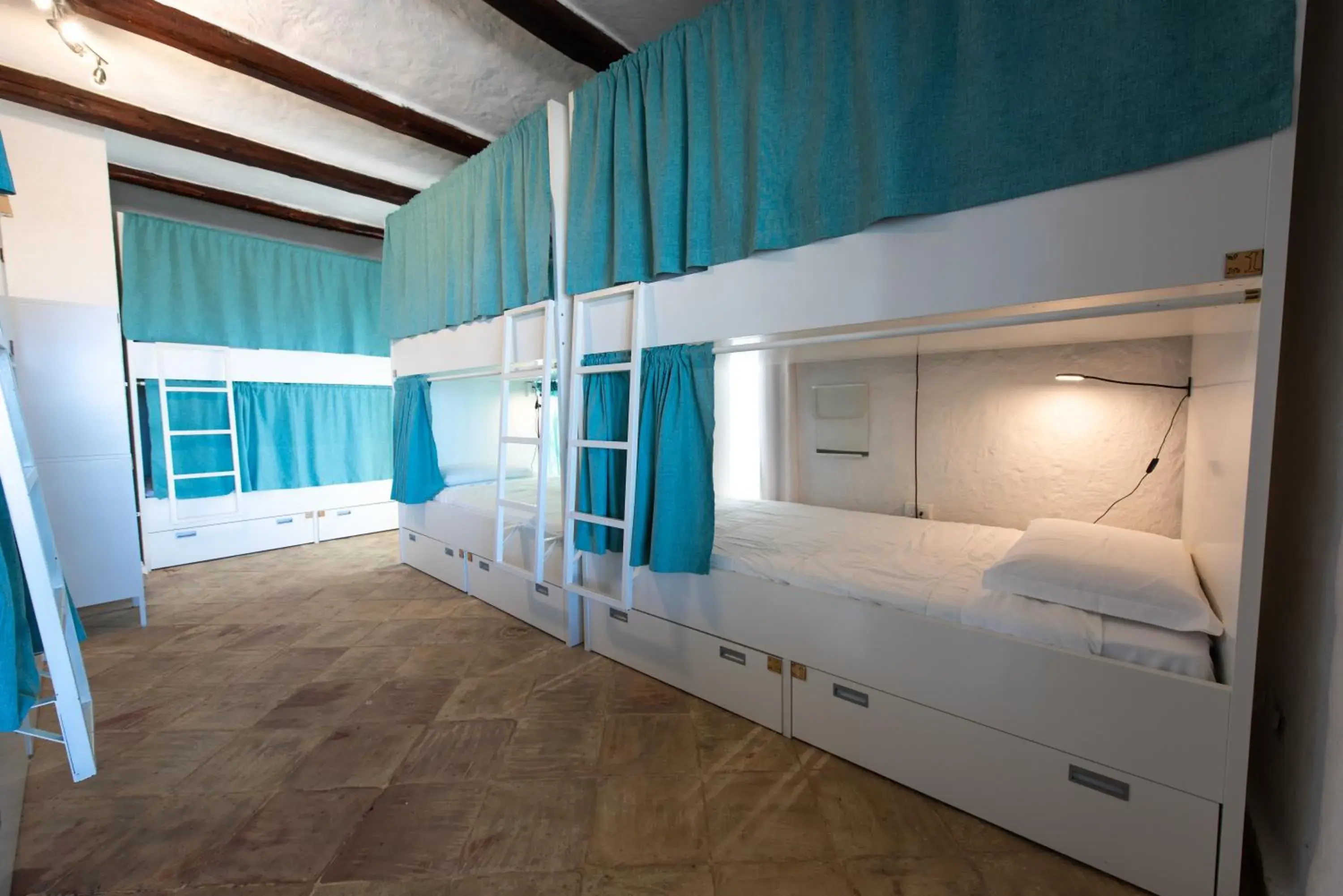 Bed in 8-Bed Mixed Dormitory Room in Kite Hostel Stagnone Bed in 8-Bed Mixed Dormitory Room in Kite Hostel Stagnone