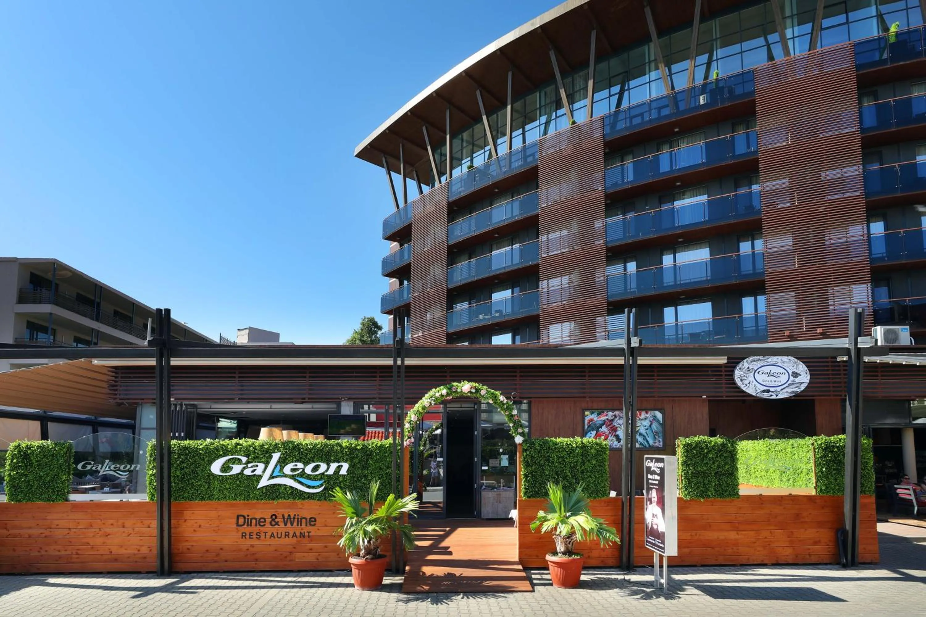 Restaurant/places to eat in Galeon Residence & SPA