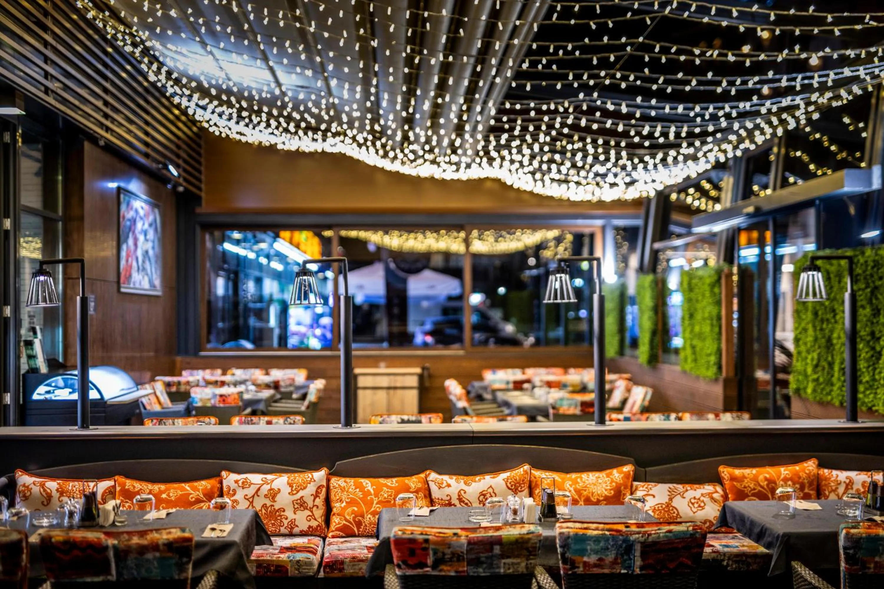 Restaurant/places to eat in Galeon Residence & SPA