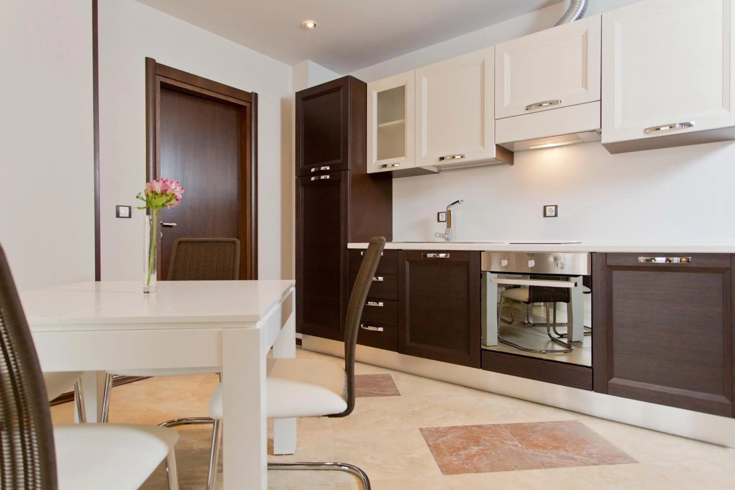 Kitchen or kitchenette in Galeon Residence & SPA
