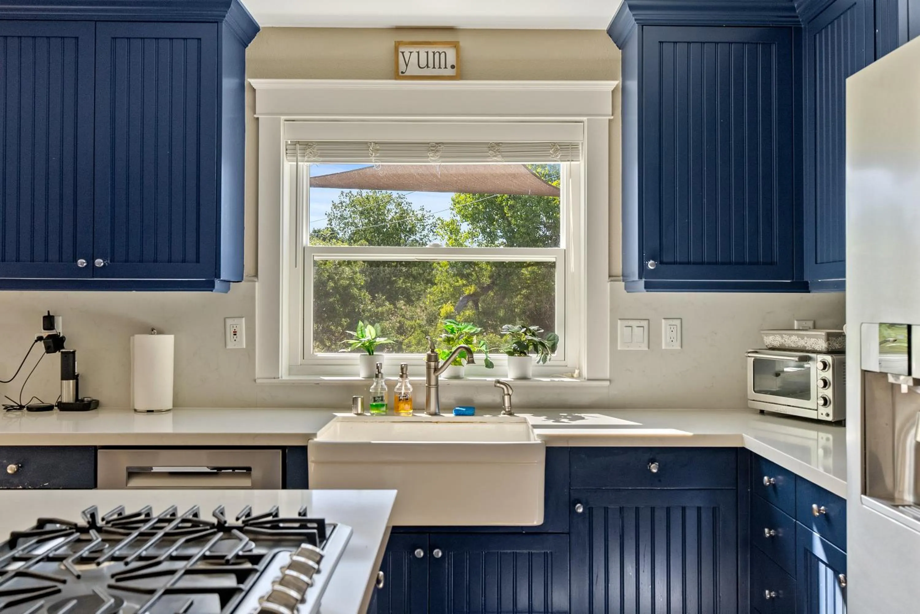 Kitchen or kitchenette in Paso Wine Country Farmhouse with Pool, Spa, Game Room