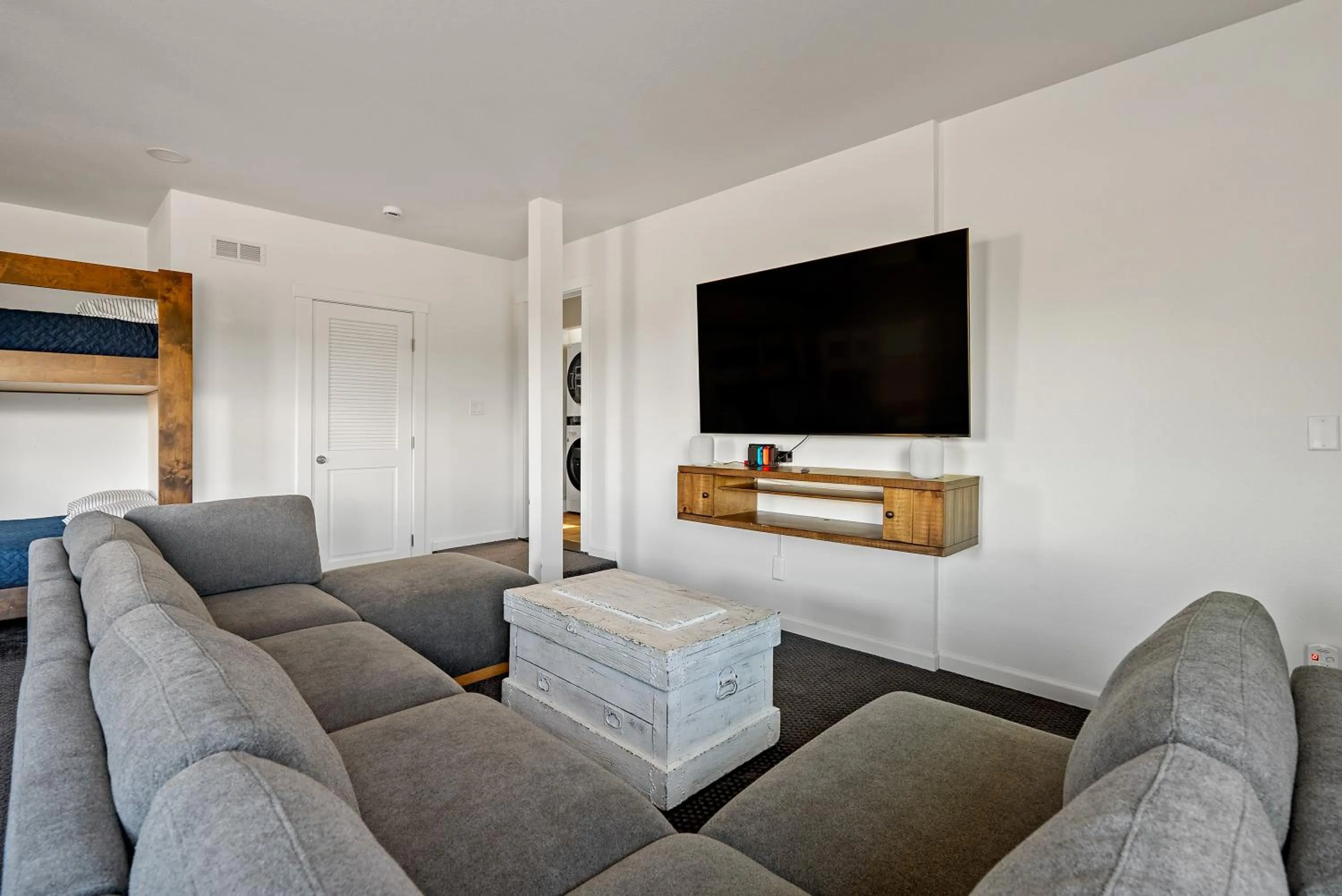 TV and multimedia in Paso Wine Country Farmhouse with Pool, Spa, Game Room