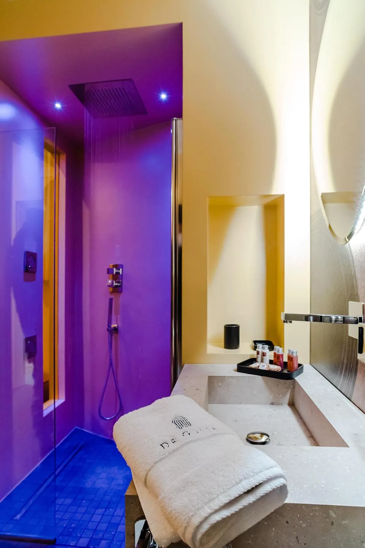 Bathroom, Bed in De Gulia Charme and Relax