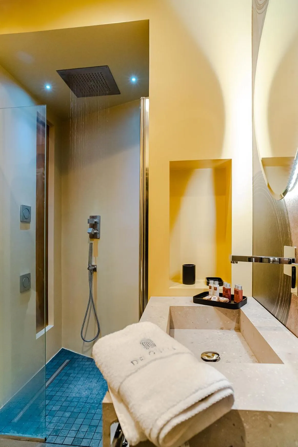 Bathroom, Bed in De Gulia Charme and Relax