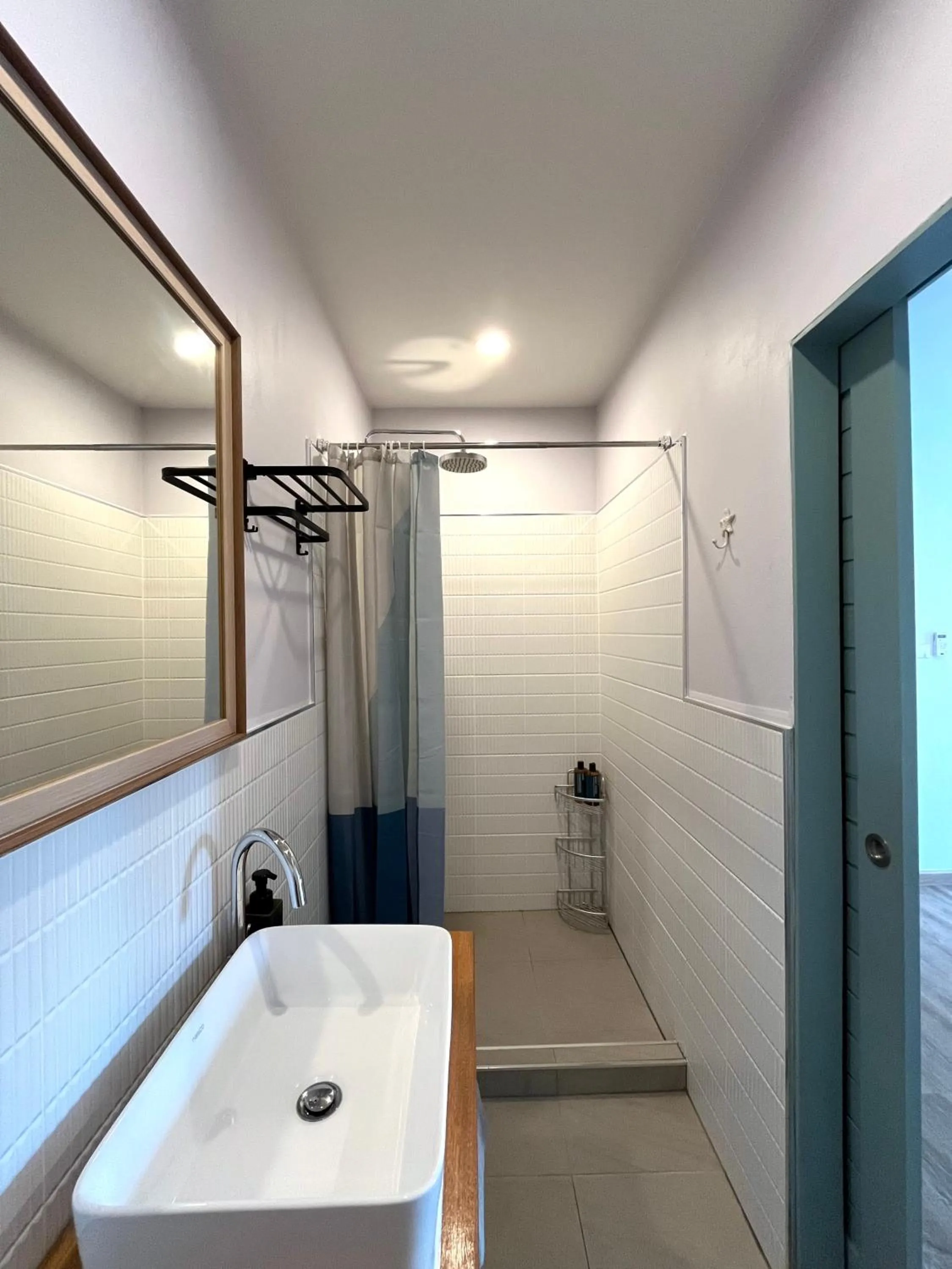 Shower in Nautical Home & Seashell House B&B