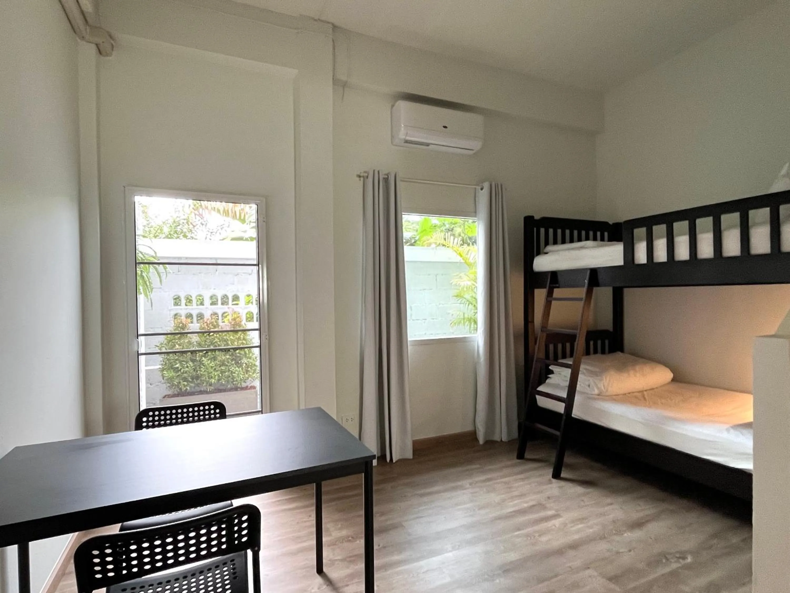 Dining area, Bed in Nautical Home & Seashell House B&B