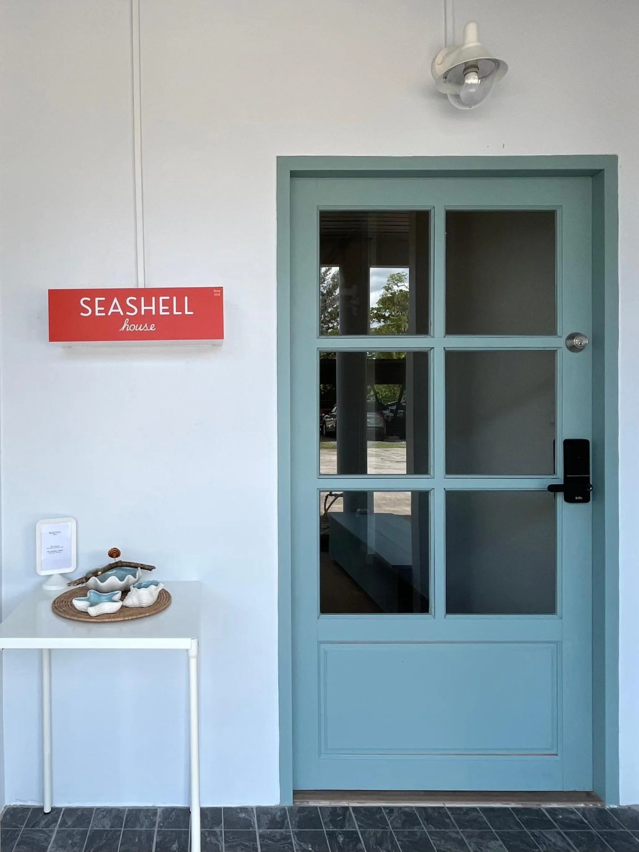 Facade/entrance in Nautical Home & Seashell House B&B