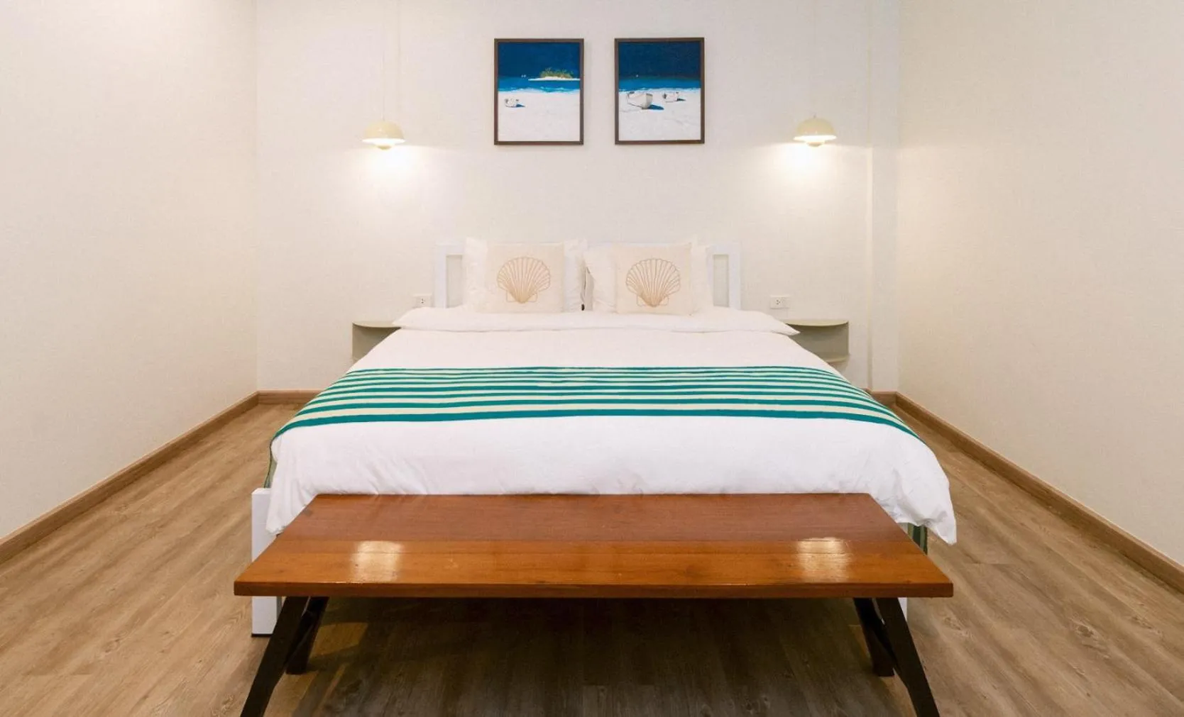 Bed in Nautical Home & Seashell House B&B