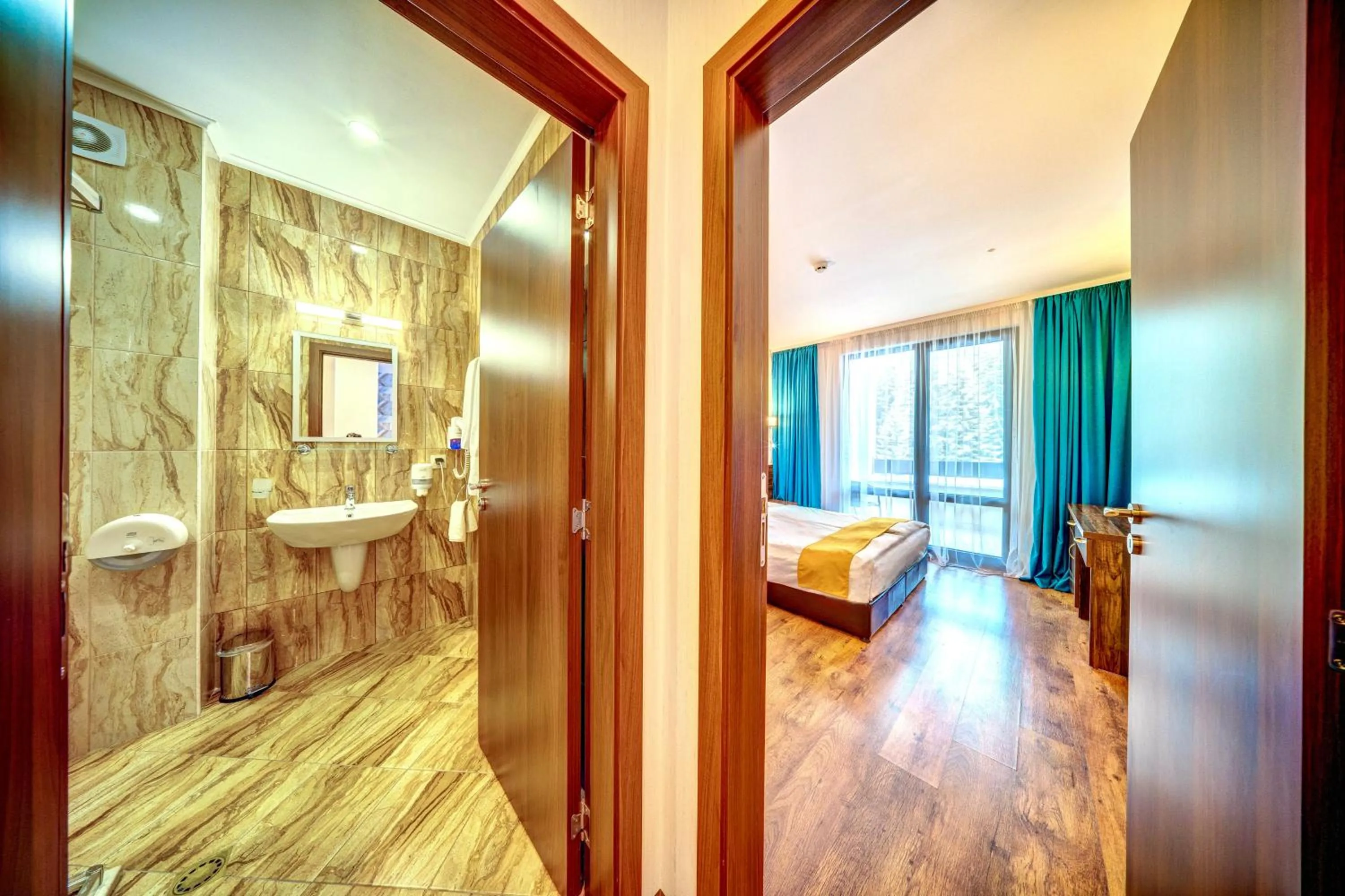 Toilet in Oak Residence Hotel & Relax