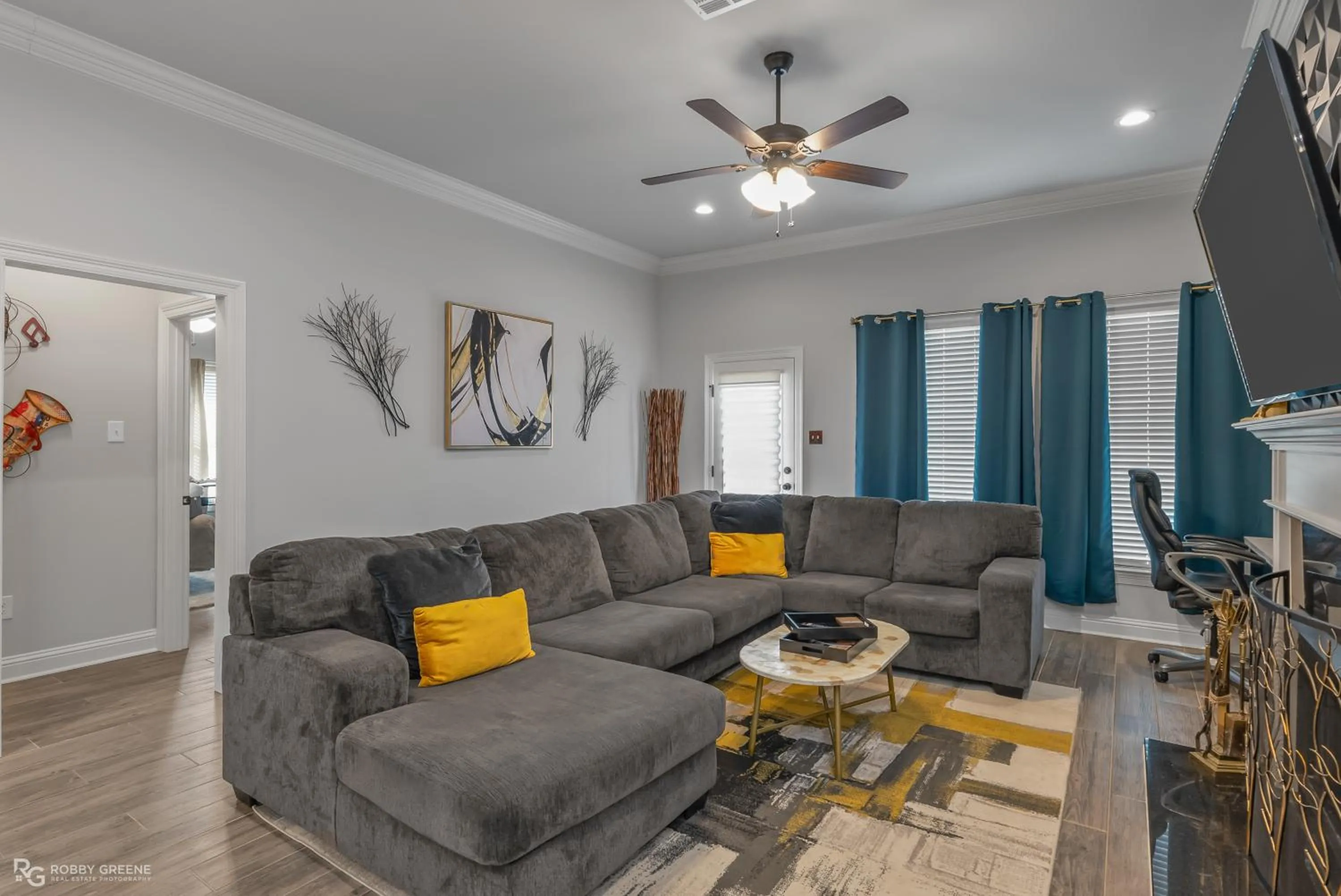 Communal lounge/ TV room in Modern Regional Art Gallery Home - Spacious & New! Tv in each room