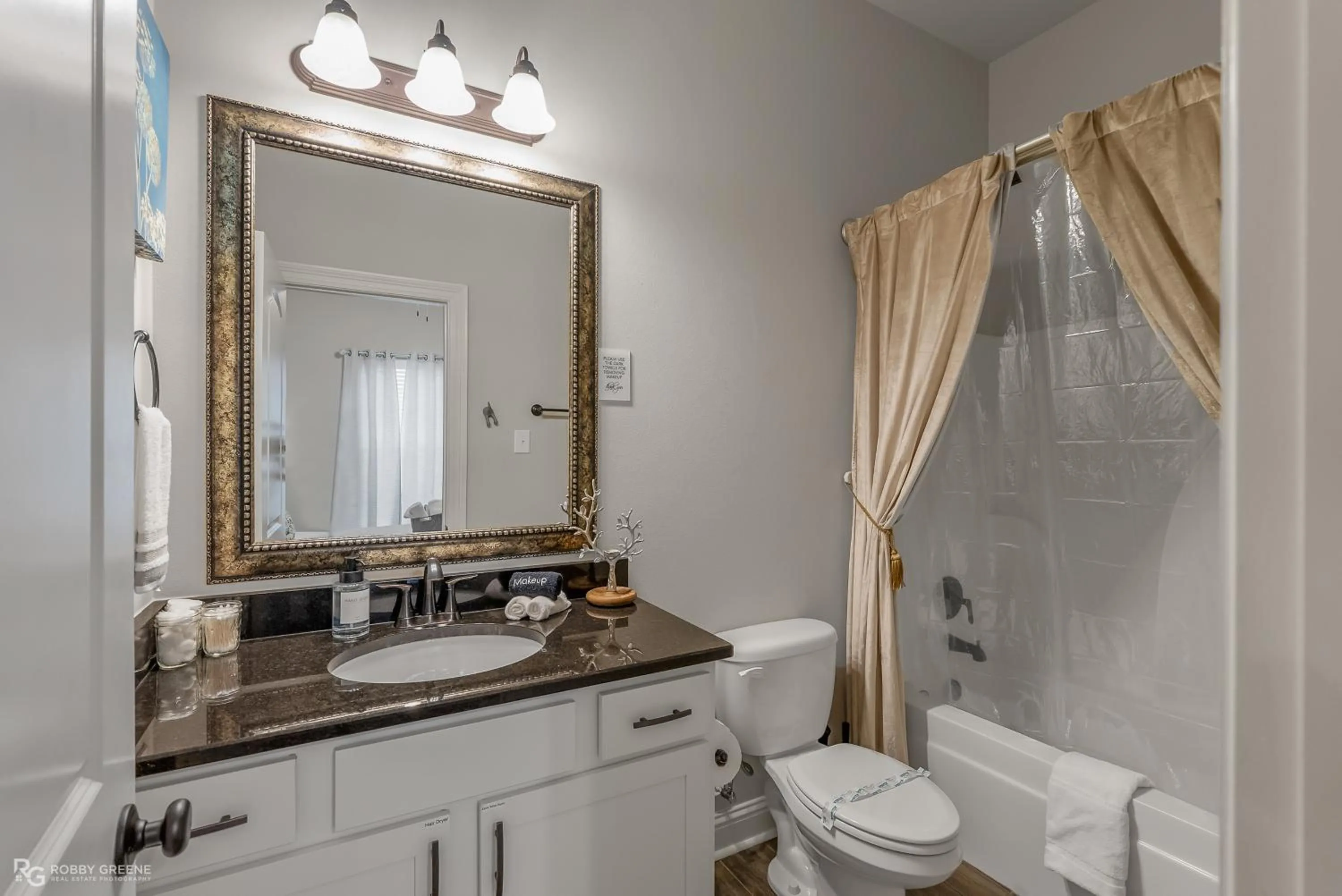 Shower in Modern Regional Art Gallery Home - Spacious & New! Tv in each room