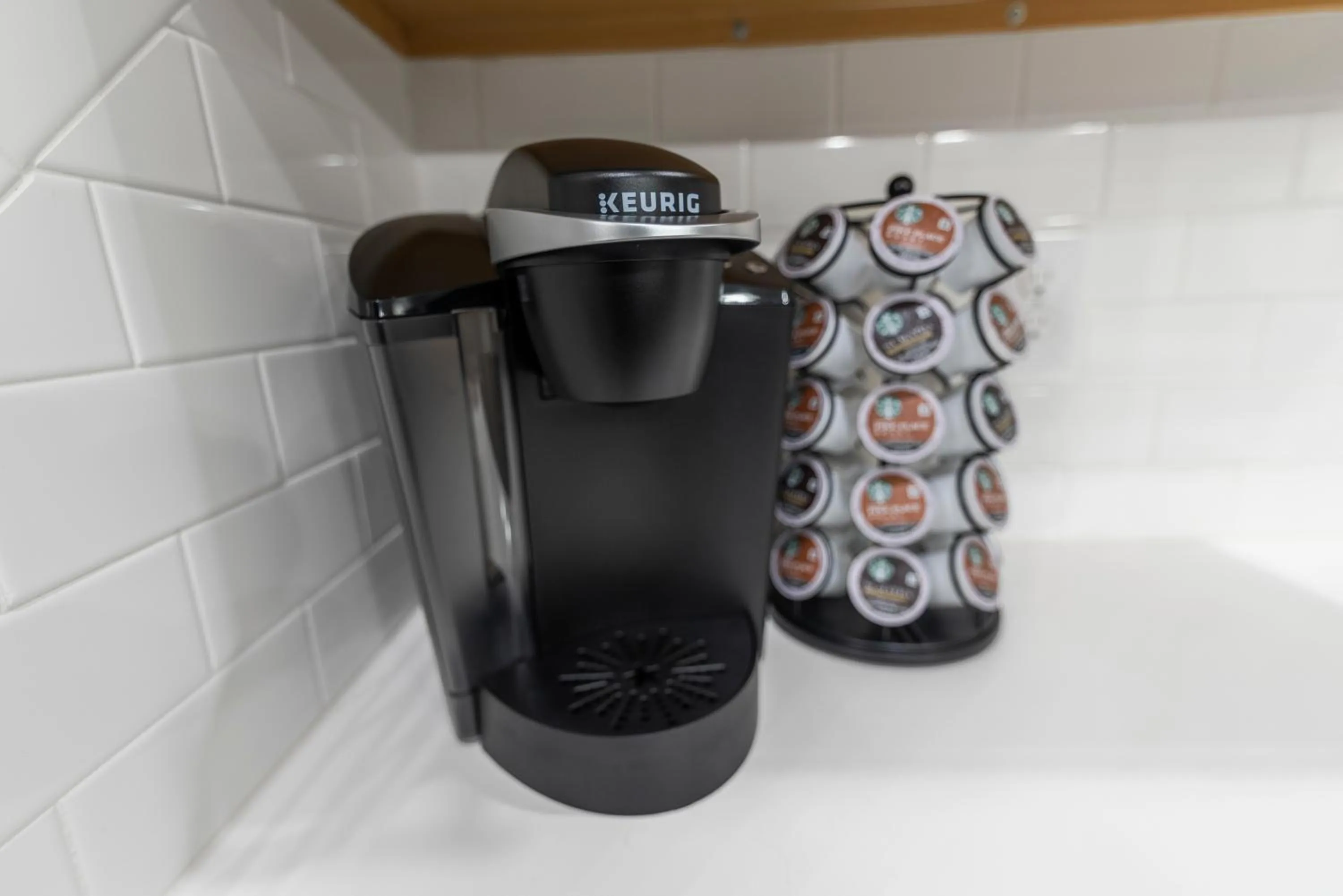 Coffee/tea facilities in Modern Regional Art Gallery Home - Spacious & New! Tv in each room