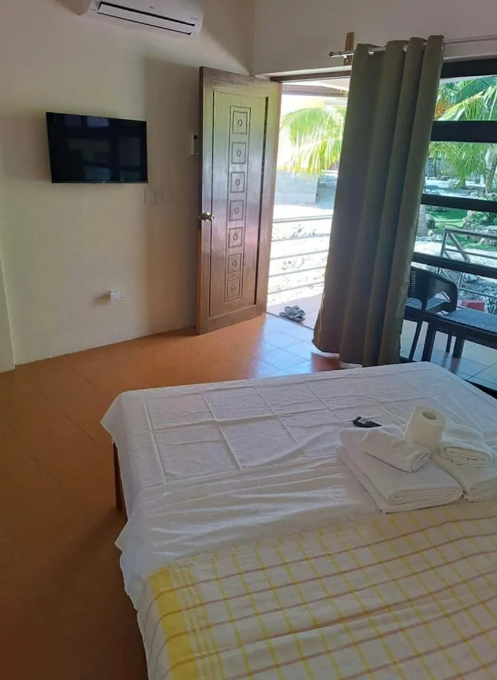 air conditioner, Bed in Tyner's Place