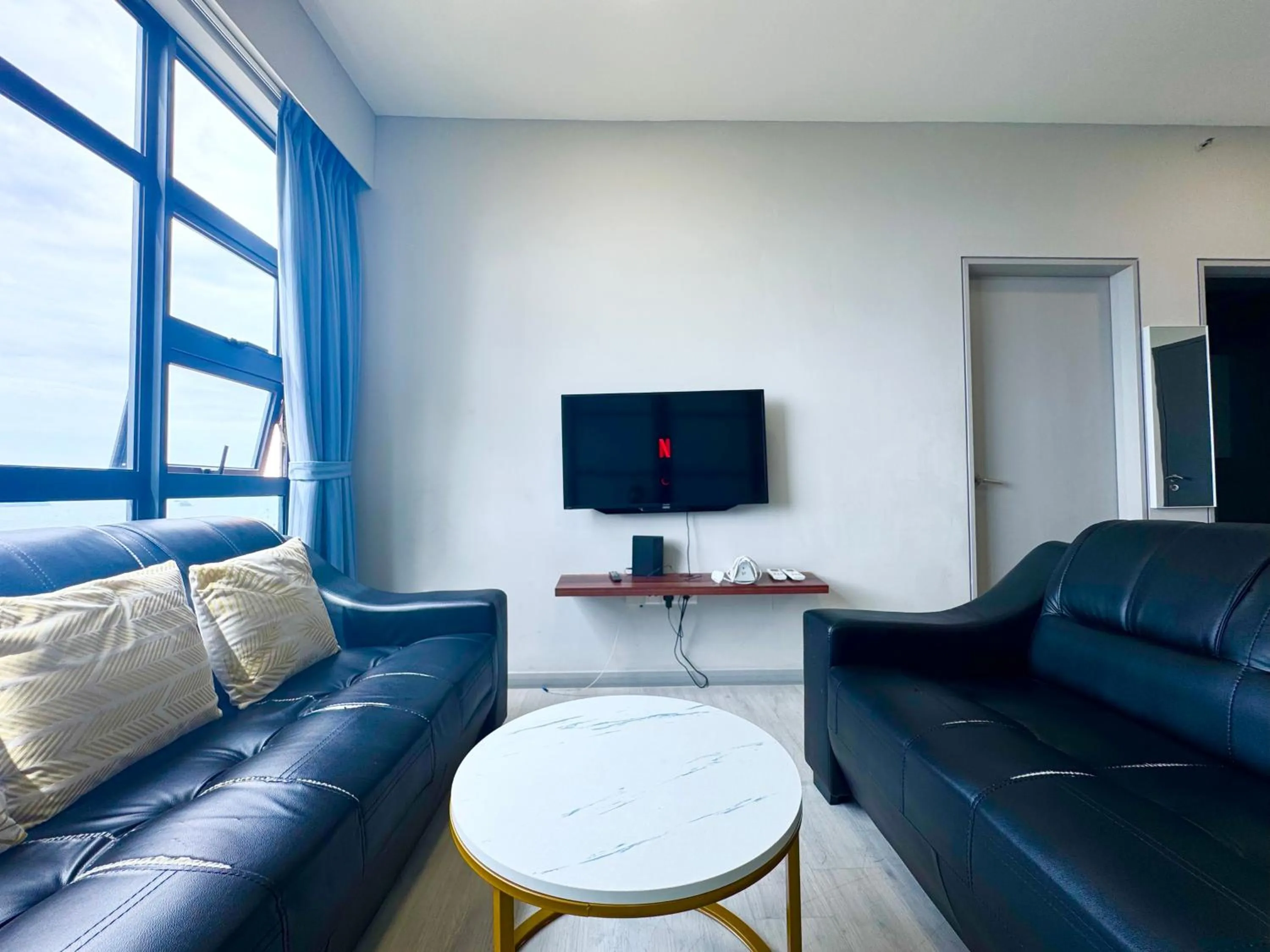 TV and multimedia in Sunset Seaview Vacation Condos @ Jesselton Quay