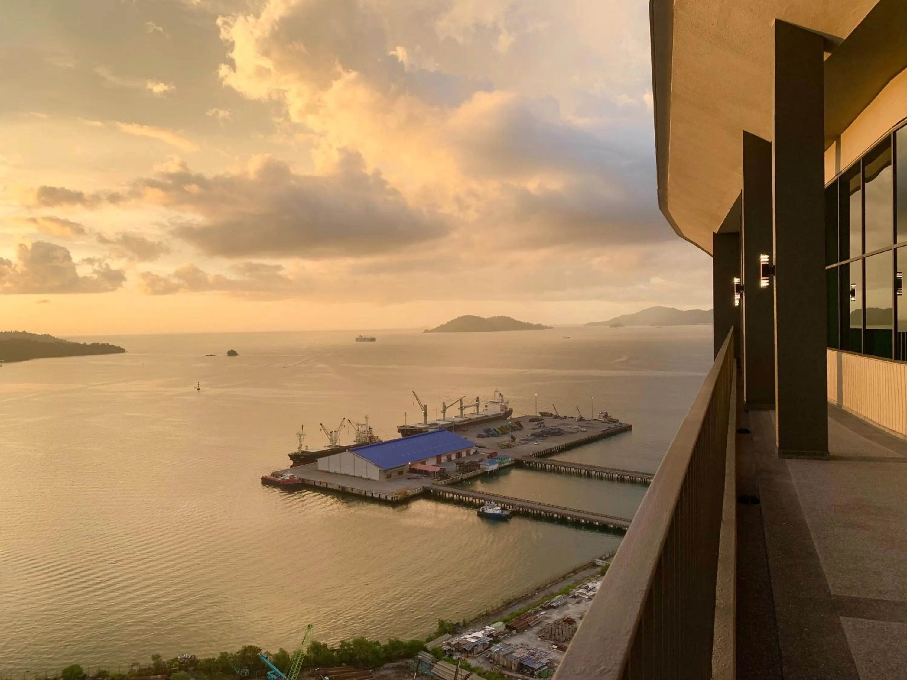 Sea view in Sunset Seaview Vacation Condos @ Jesselton Quay