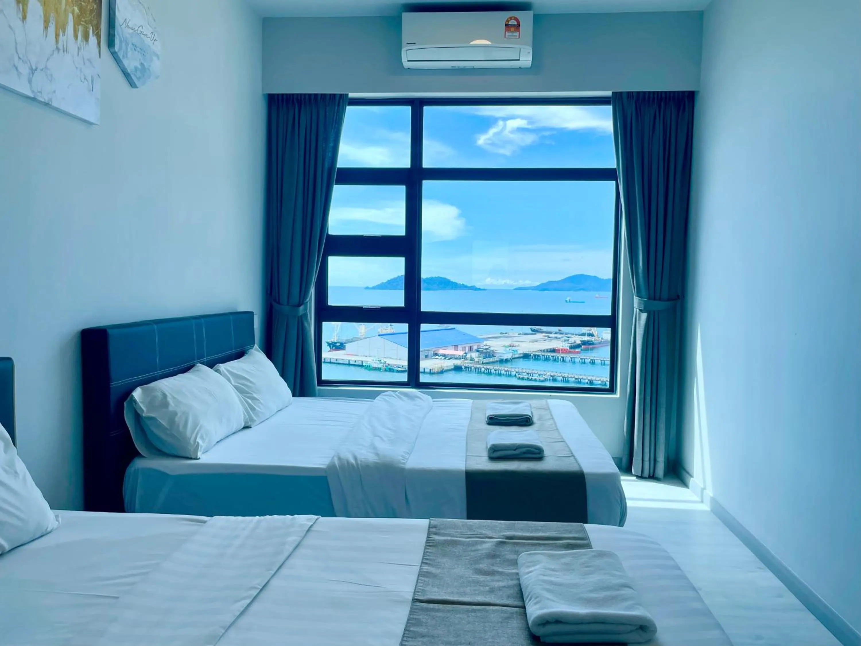 Bed in Sunset Seaview Vacation Condos @ Jesselton Quay